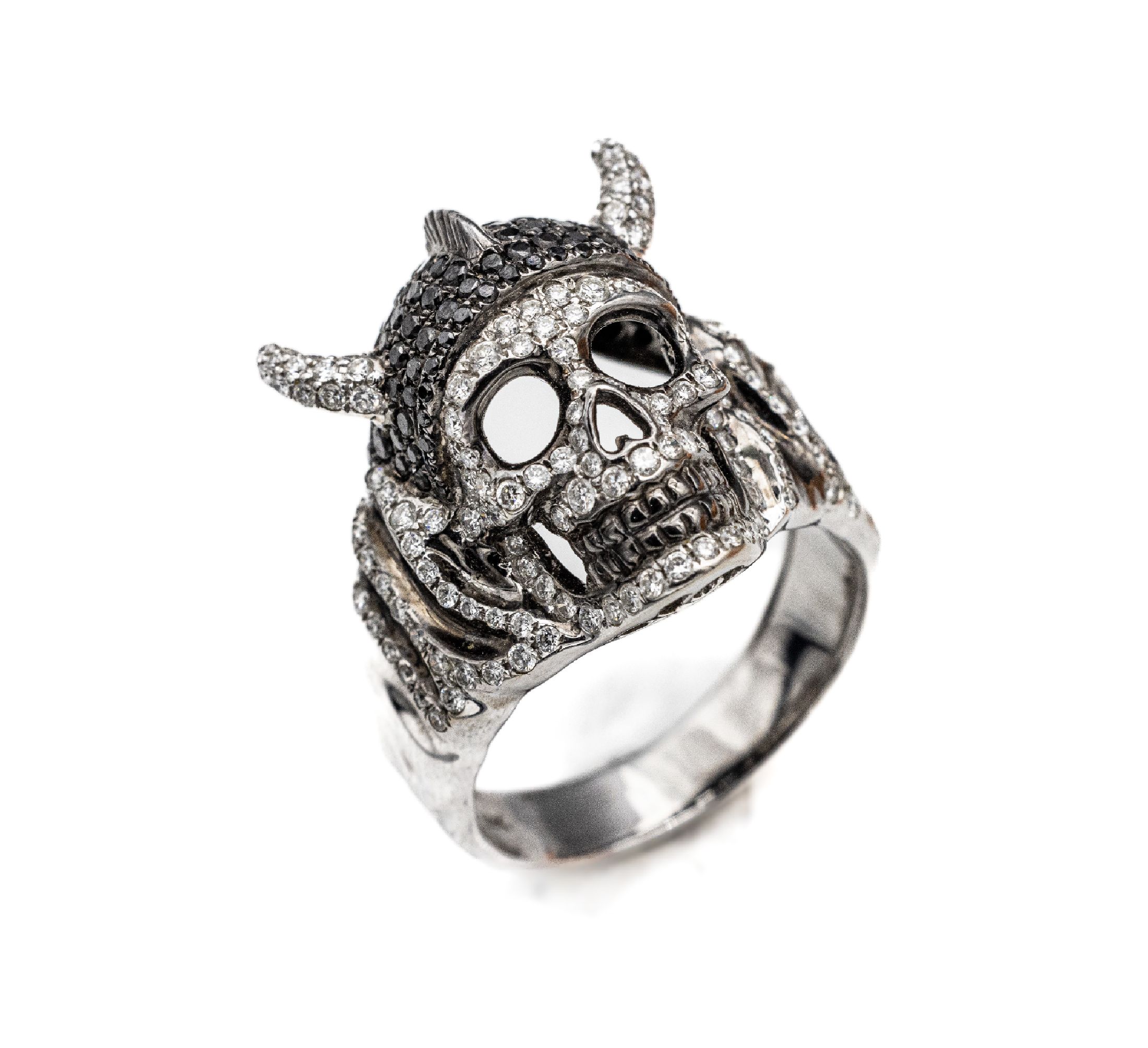 18 kt Gold Brillant-Ring, "Totenkopf", WG 750/000, Kopf und Hörner bes. mit Brillanten zus. ca. 3.00 ct Weiß/si und Schwarz, RW 65, ca. ...