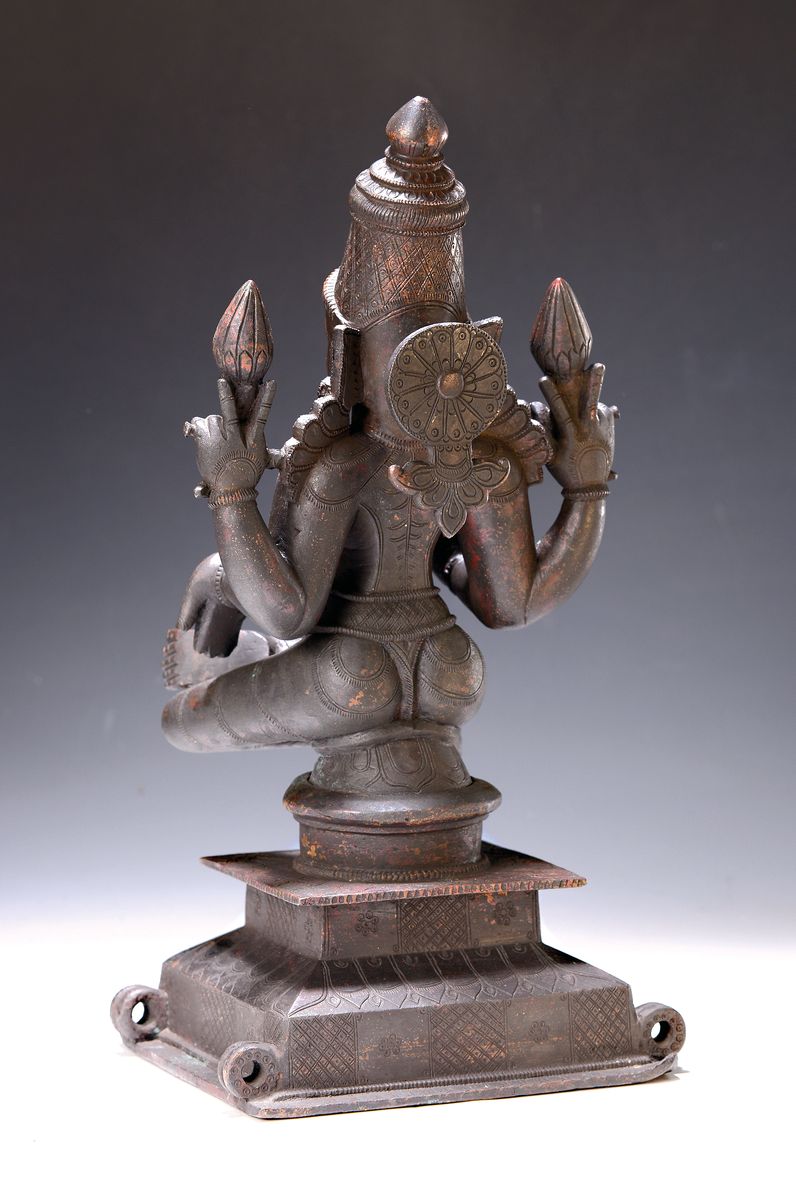 Detail a: Bronzeskulptur, Indien, 19. Jh., Göttin Lakshmi, schwere Qualität, vier Arme mit Lotus-Attributen, (zwei Lotusblüten), gravierter verzierter ...