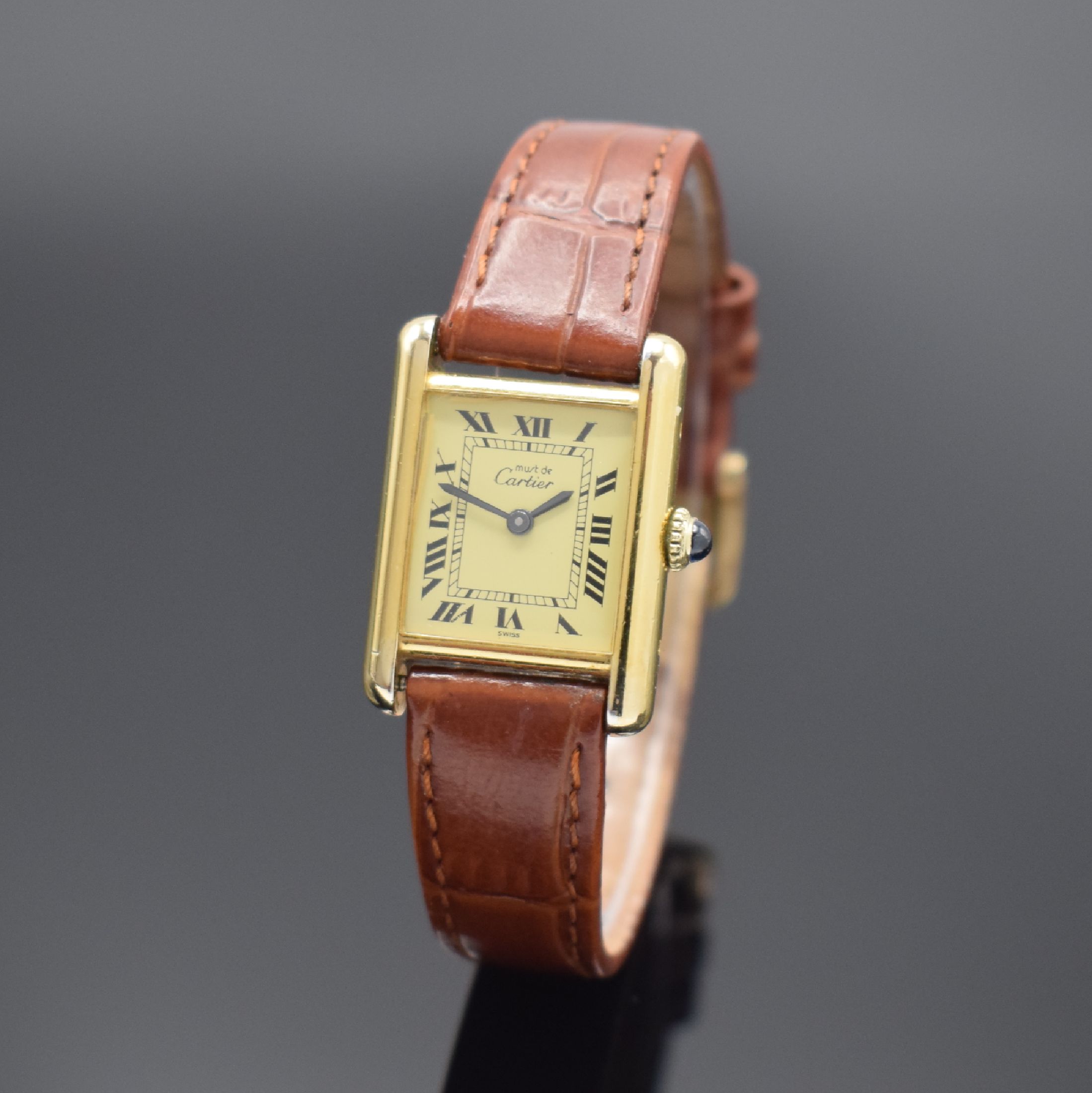CARTIER Tank Damenarmbanduhr, Schweiz um 1980, quarz, verg. Silbergehäuse seitlich 4-fach verschr., Schmuckkrone, champagnerfarb. Zifferbl. m. röm. ...