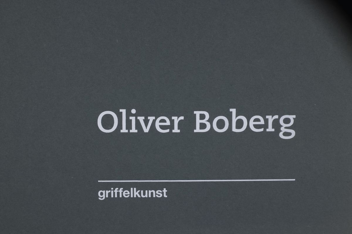 Detail f: Oliver Boberg, geb. 1965, Mappe mit 6 Fotografien, Titel:"Gewerbebauten" , je verso handsign., aus 2012