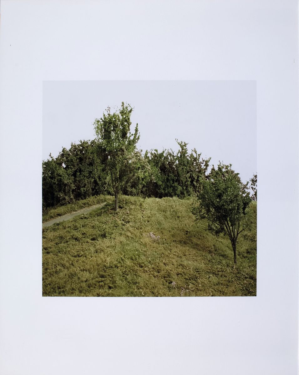 Detail m: Oliver Boberg, geb. 1965, Mappe mit 6 Fotografien, Titel:"Gewerbebauten" , je verso handsign., aus 2012