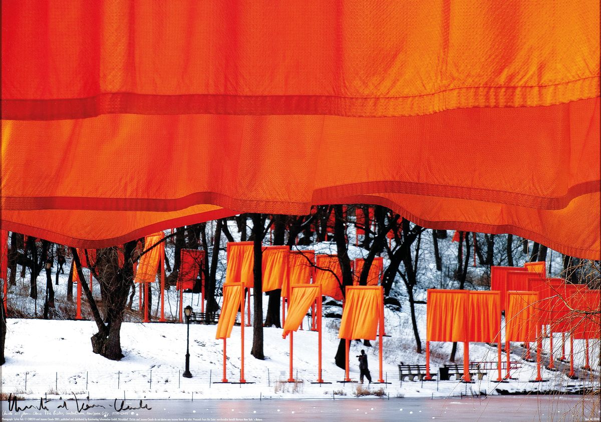 Christo, 1930-2020, Offsetdruck auf dünnem Hochglanz-Karton, "The Gates", 2005, unten links handsign., Blattgr. 50x70 cm, R. 52x72 cm