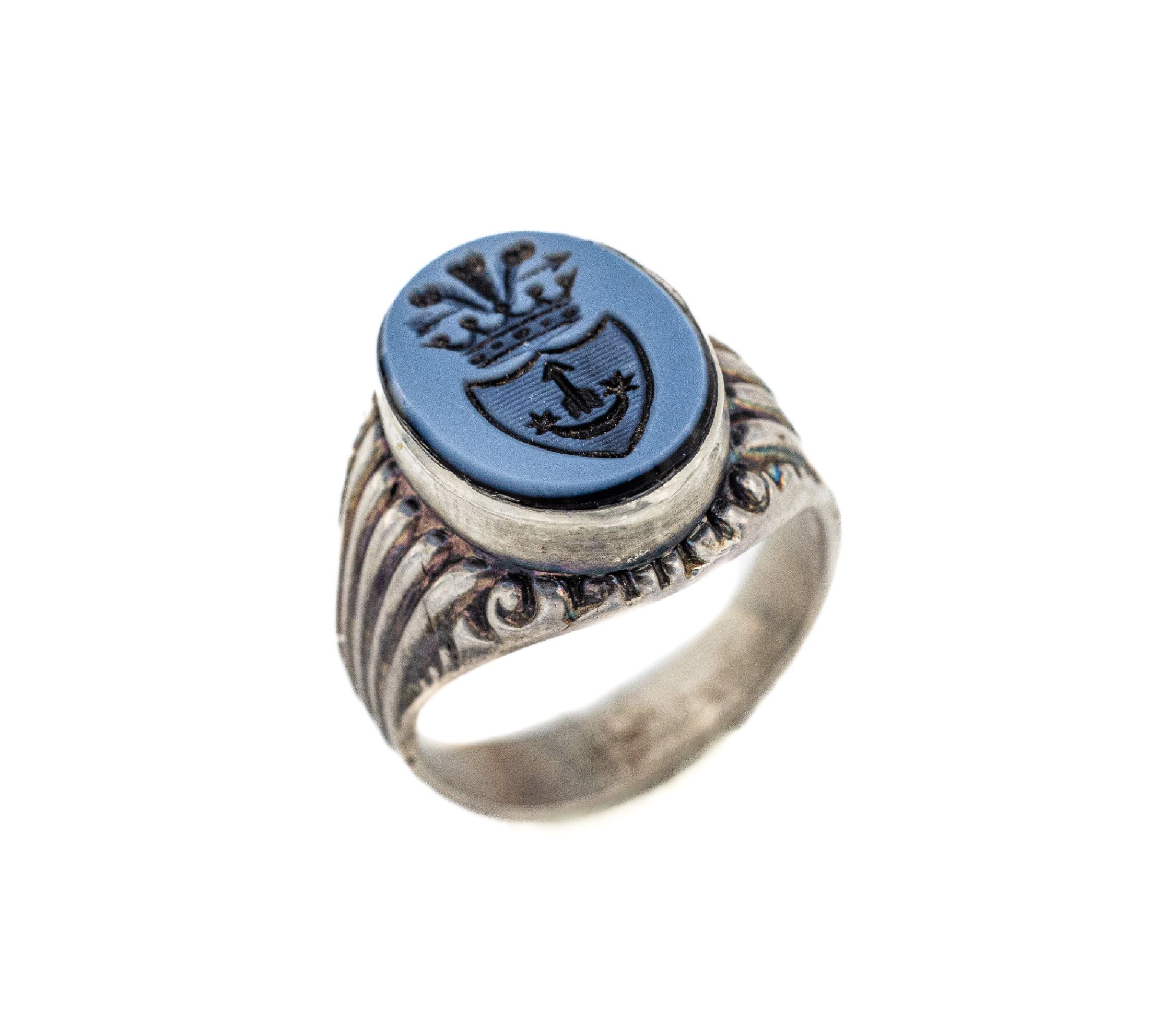 Siegelring mit Lagenstein, Idar Oberstein um 1920, Silber, Platte mit Darstellung eines Wappen, Ringschultern mit Rillendekor, RW 57, ca. 8.0 g, ...