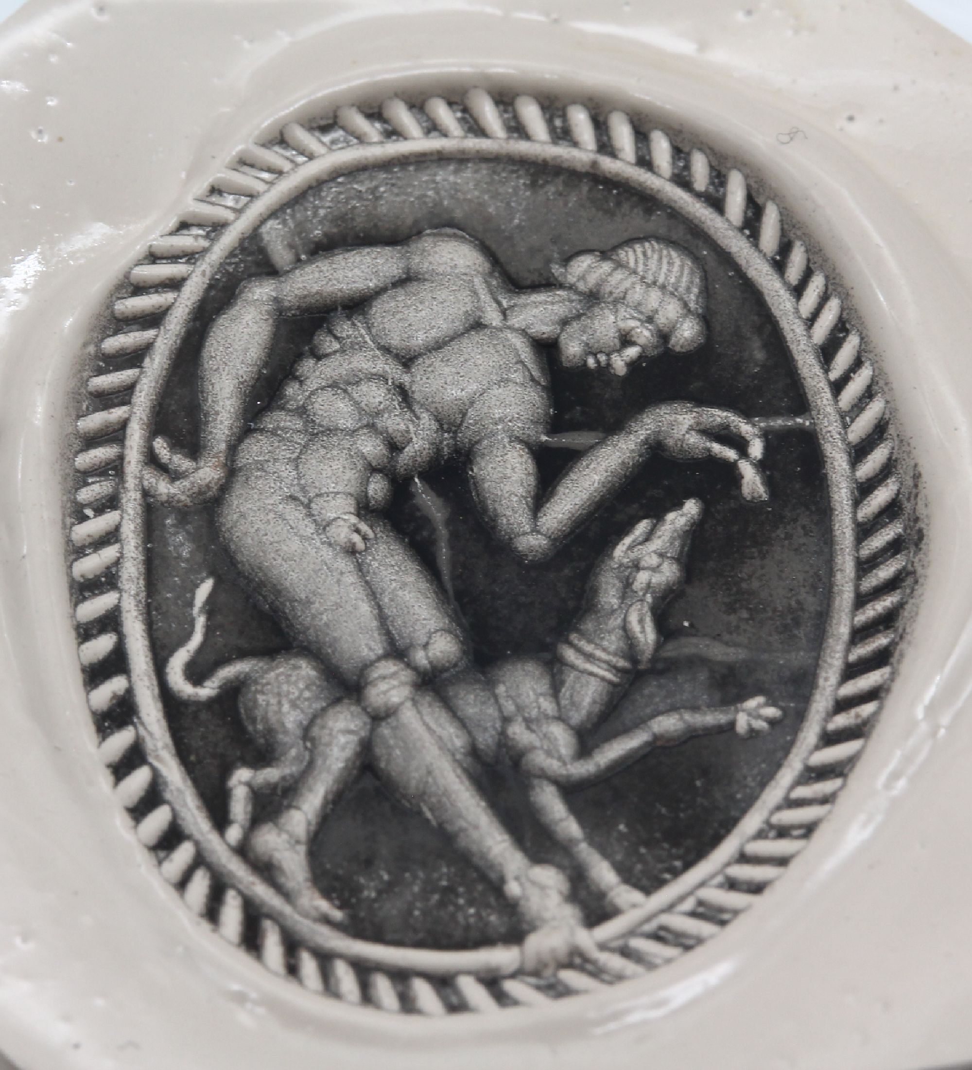 Detail a: Lose Lapislazuli-Gravur/Siegel "Skarabäus", sehr feine Lapis-Qualität, rs: Darstellung eines Jüngling füttert Hund, ca. 2.7 x 2 cm, ...