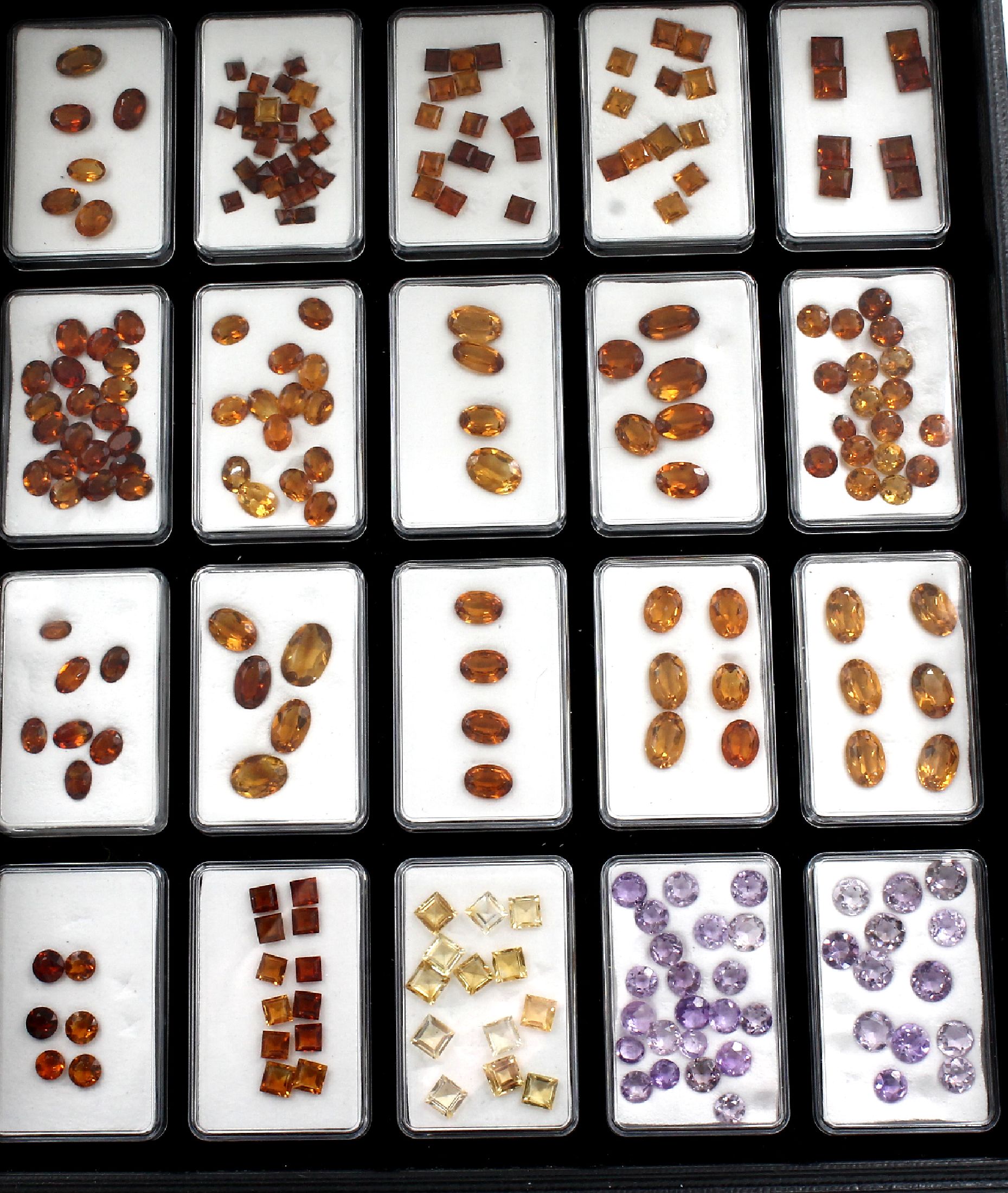 Detail a: Farbsteinfundgrube, Citrine und Amethyste, verschieden facett., zus. ca. 260 ct