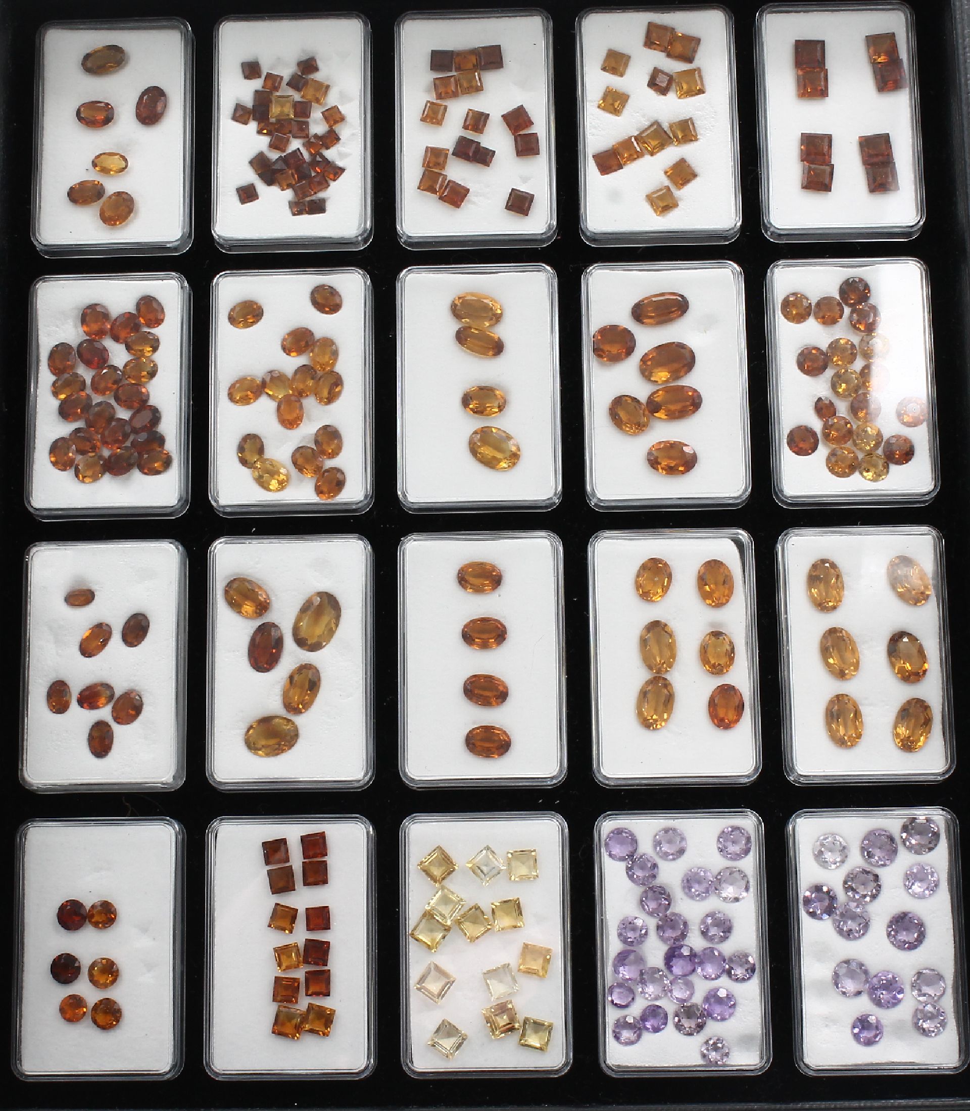 Detail d: Farbsteinfundgrube, Citrine und Amethyste, verschieden facett., zus. ca. 260 ct