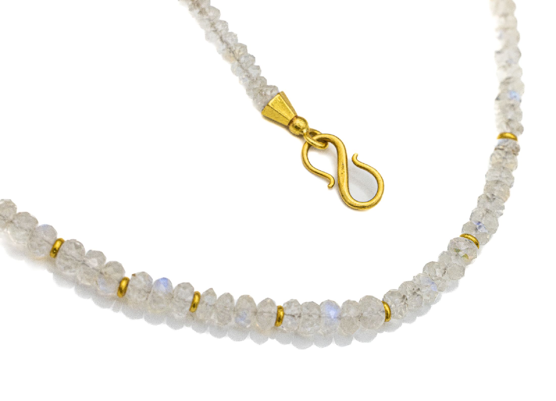 Collier aus facett. Mondstein, Hakenschließe und Zwischenrondelle GG 900/000, facett. Mondsteinrondelle zus. ca.69,00 ct, im leichten Verlauf, L. ...