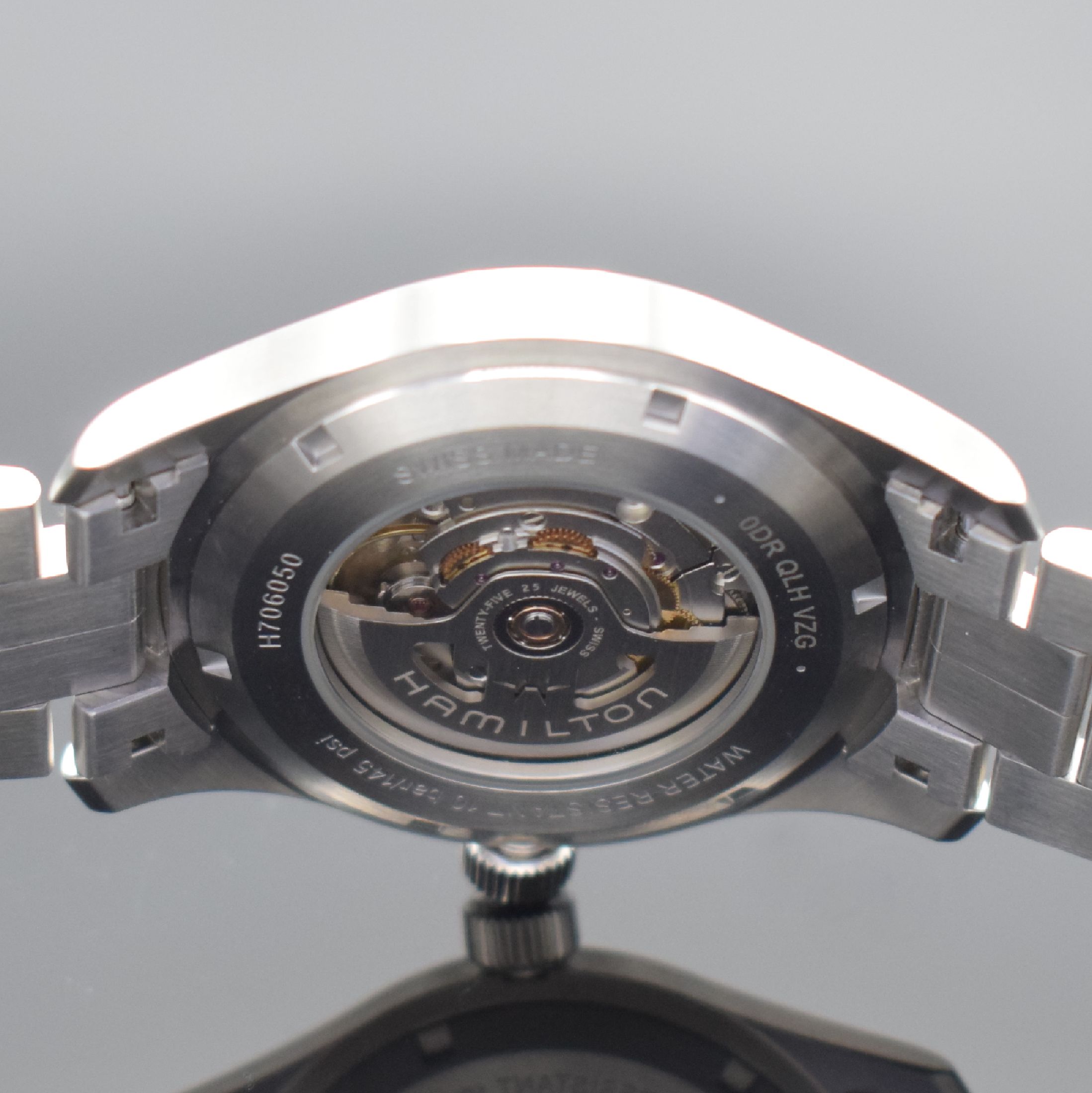 Detail e: HAMILTON Khaki neuwertige Herrenarmbanduhr in Stahl Referenz H70515137, Schweiz verk. lt. beil. Pap. 12/2022, Automatik, beids. vergl. Geh., Boden ...