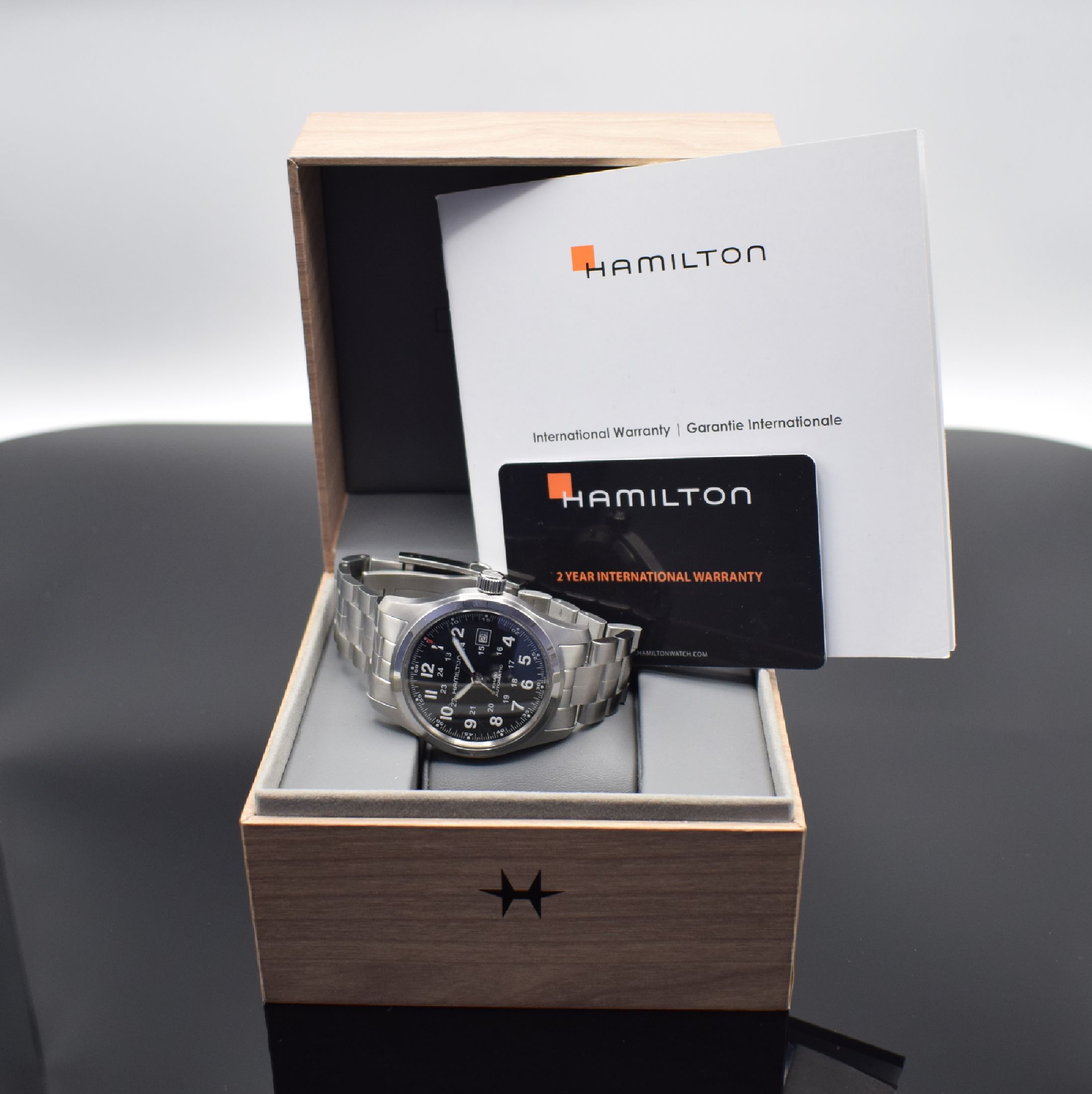 Detail f: HAMILTON Khaki neuwertige Herrenarmbanduhr in Stahl Referenz H70515137, Schweiz verk. lt. beil. Pap. 12/2022, Automatik, beids. vergl. Geh., Boden ...