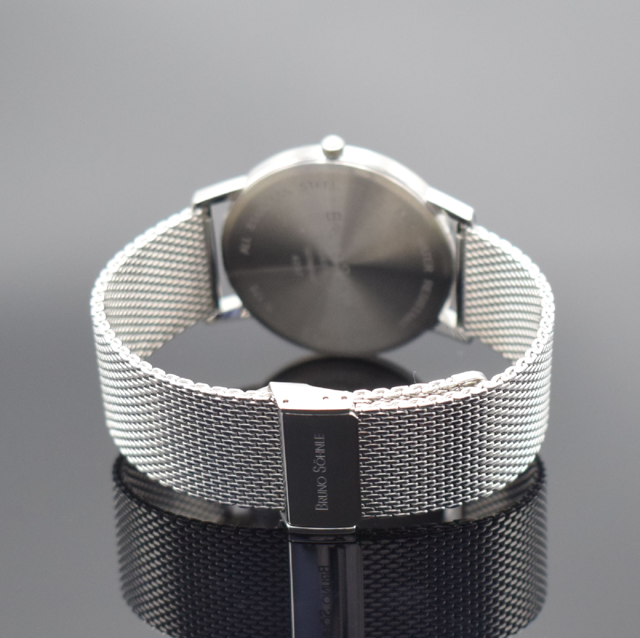 Detail b: BRUNO SÖHNLE Stuttgart I Big Herrenarmbanduhr in Stahl, Deutschland verk. lt. beil. Pap. 07/2022, quarz, Boden aufgedr., orig. Stahlband ...