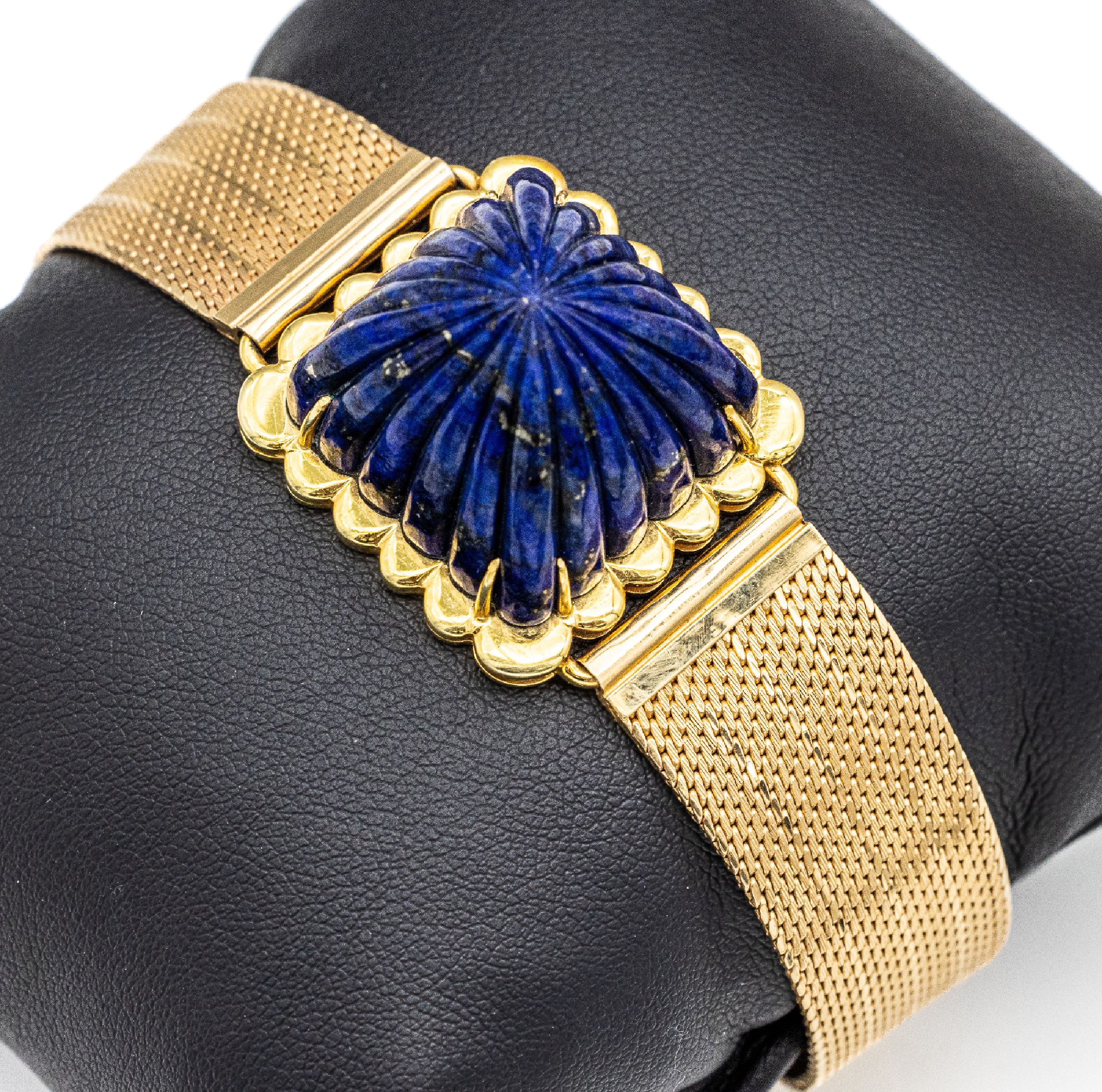 Gold Lapislazuli Armband, ehem. Uhrenarmband GG 750/000, Mittelmontur GG 585/000 mit hohem gerieften Lapislazuli, Montur wellenförm., ausgefallene ...
