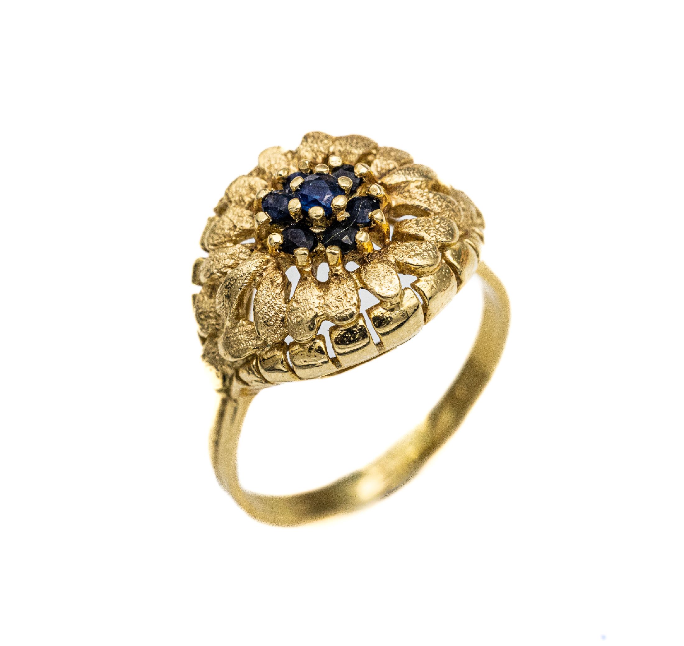 14 kt Gold Saphir-Ring, GG 585/000, 7 rundfacett. Saphire, grav. Ringkopf, stil. Blüte, total ca. 5.8 g, RW 60