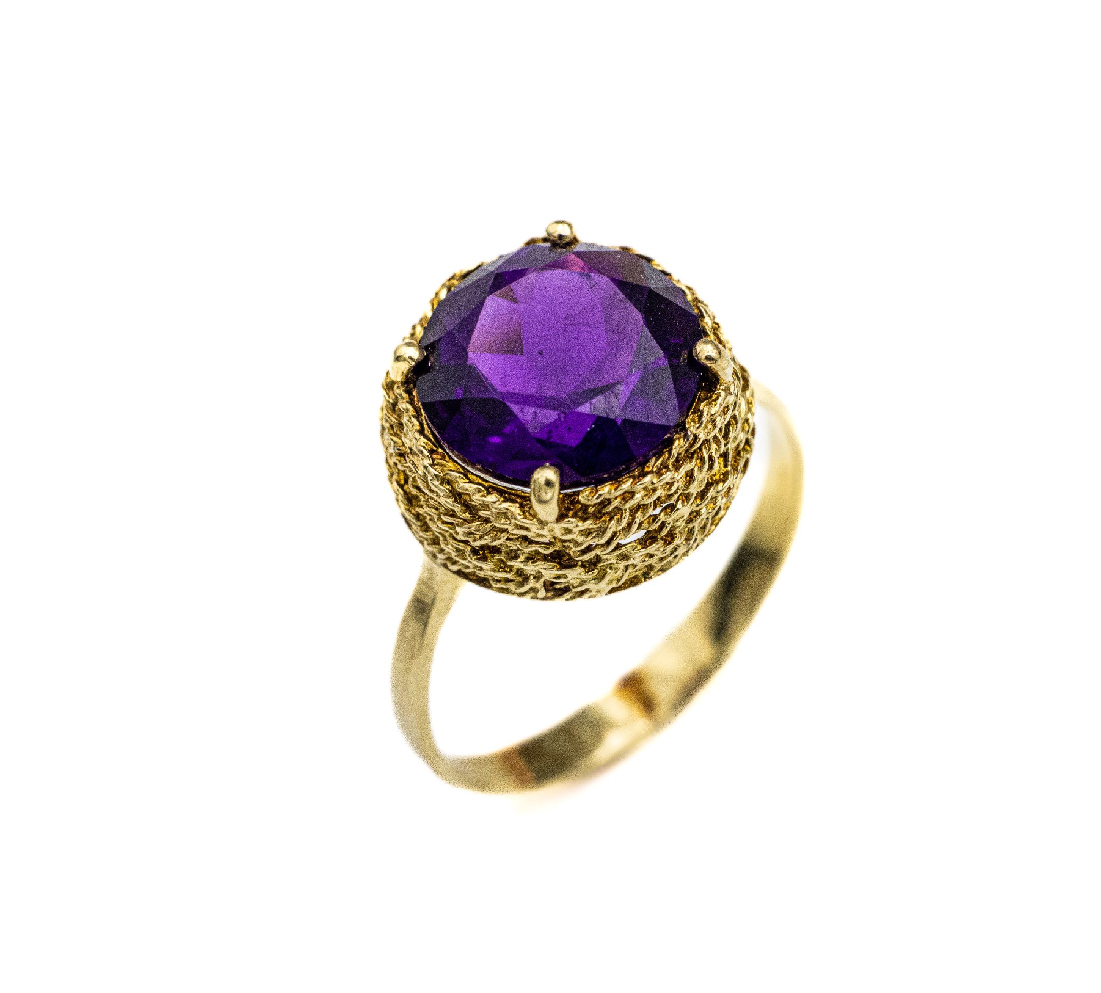 18 kt Gold Amethyst Ring, GG 750/000, rundfacett. Amethyst, flechtartige Unterkaderung, total ca. 3.5 g, RW 52
