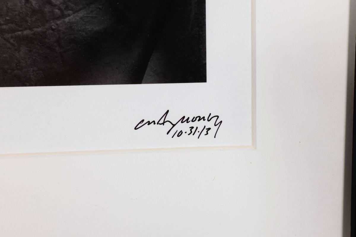 Detail c: Craig Morey, geb.1952, in ein US- amerikanischer Erotik-Fotograf, Konvolut aus 3 Aktfotografien auf Fotopapier, je handsign., und dat., unter Glas, ...