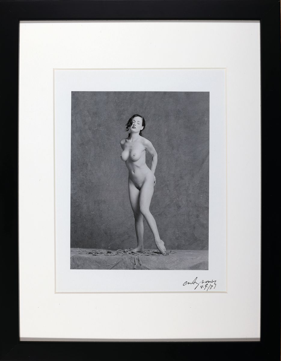Detail l: Craig Morey, geb.1952, in ein US- amerikanischer Erotik-Fotograf, Konvolut aus 3 Aktfotografien auf Fotopapier, je handsign., und dat., unter Glas, ...