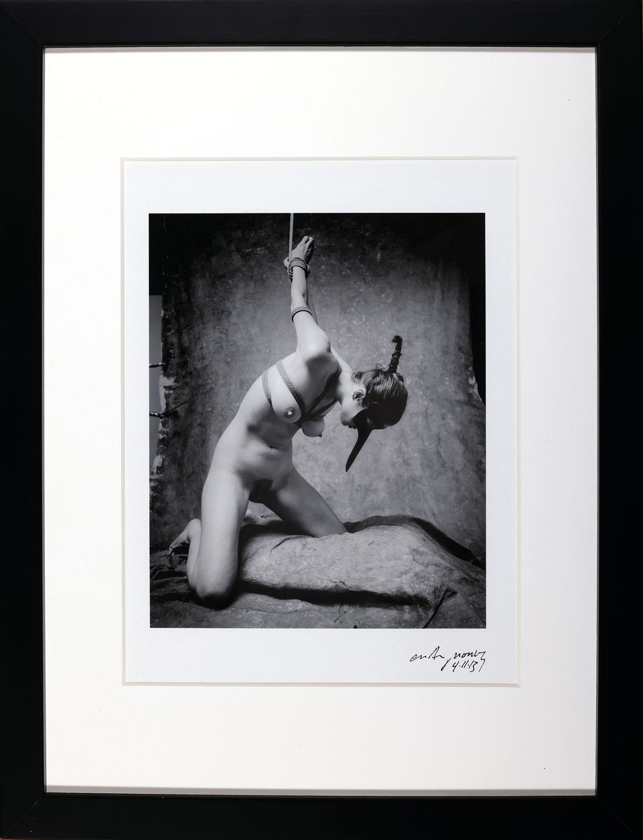 Detail m: Craig Morey, geb.1952, in ein US- amerikanischer Erotik-Fotograf, Konvolut aus 3 Aktfotografien auf Fotopapier, je handsign., und dat., unter Glas, ...