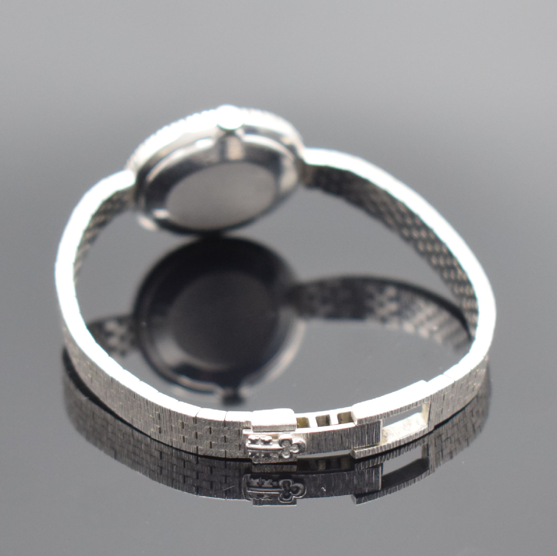 Detail b: CORUM Damenarmbanduhr in WG 750/000, Schweiz um 1965, Handaufzug, Boden aufgedr., inkl. Band in WG 750/000, Lünette aufw. m. Diamanten bes. zus. ca. ...