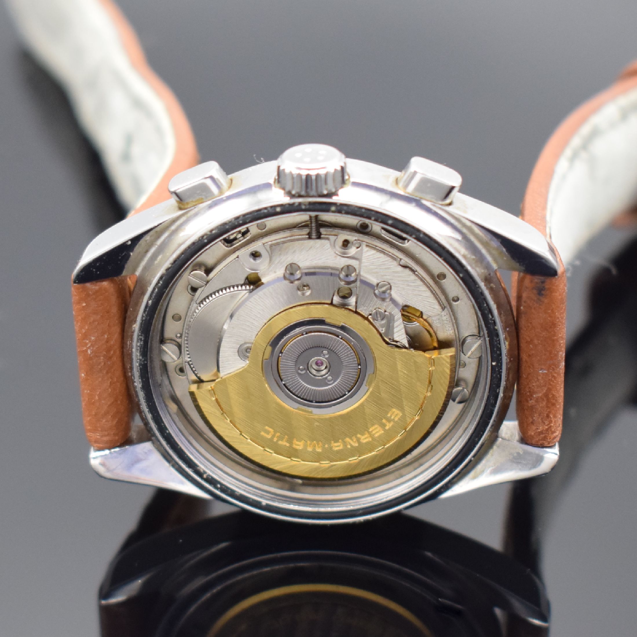 Detail d: ETERNA Kontiki Herrenchronograph in Stahl Referenz 685 1575.41, Schweiz lt. orig. Pap. verk. 2009, Automatik, Stahlgeh., neutr. Lederband, Boden und ...