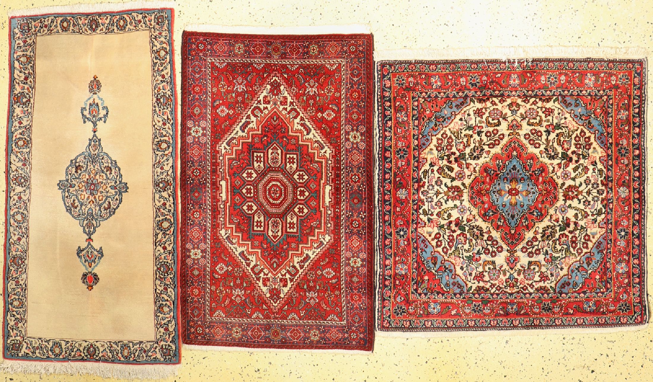 3 Persische Brücken, Rudbar, ca. 106 x 106 cm, Gholtogh, ca. 124 x 77 cm, Keschan, ca. 142 x 72 cm, EHZ: 2