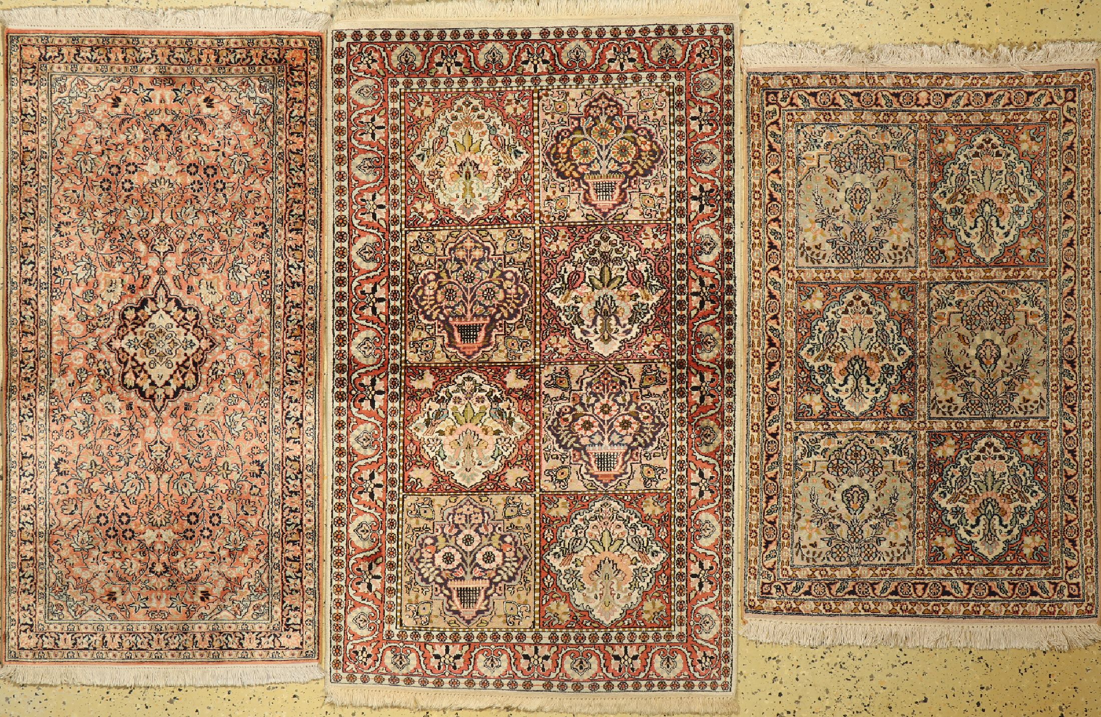 3 Kaschmir Brücken, ca. 40 Jahre, merzerisierte Baumwolle, ca. 150 x 92 cm, ca. 122 x 79 cm, ca. 140 x 70 cm, EHZ: 2
