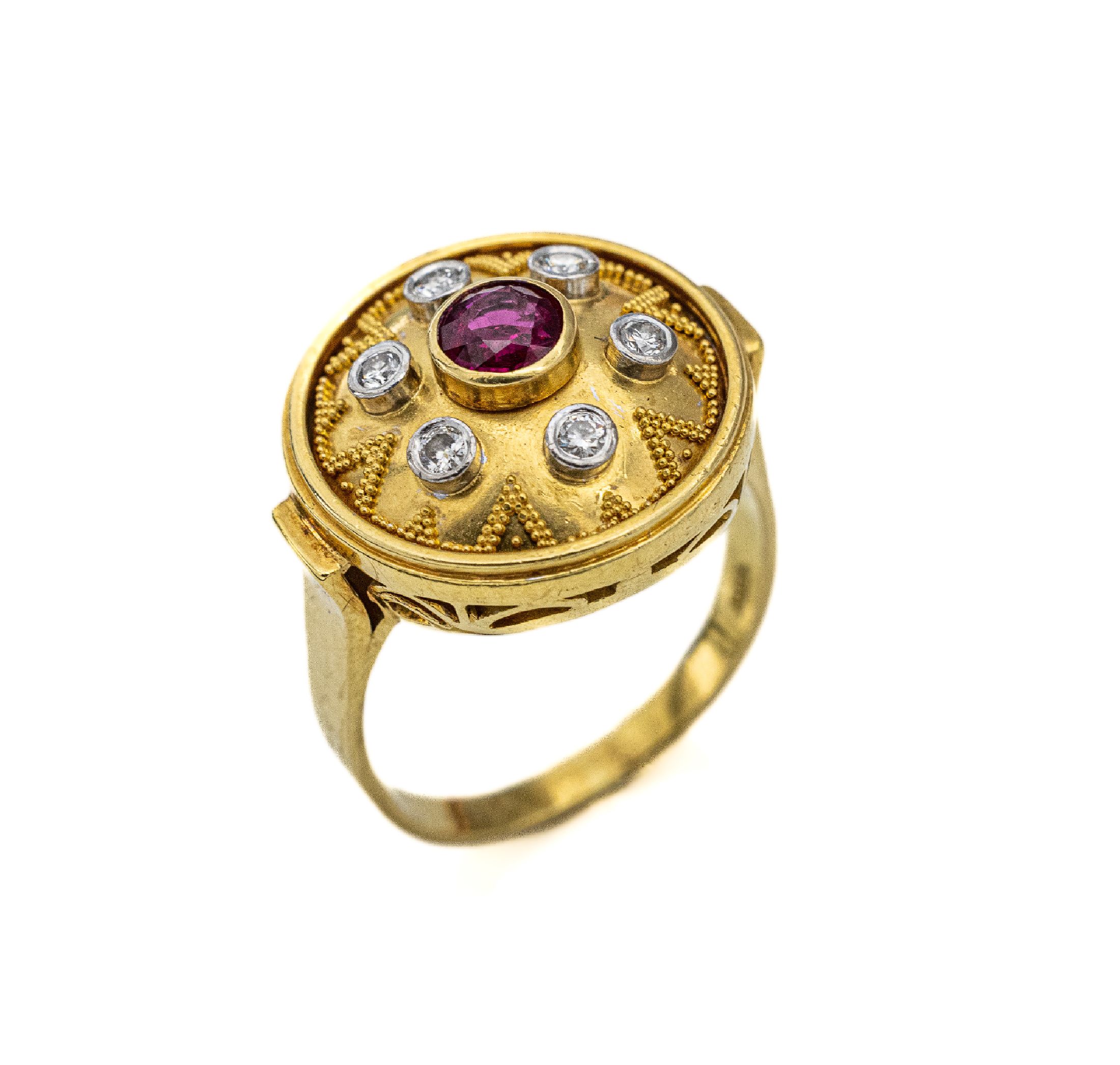 18 kt Gold Rubin-Brillant-Ring, GG 750/000,1950er Jahre, feine Granulation in Form von Dreiecken auf gewölbtem, runden Ringkopf, meisterliche ...