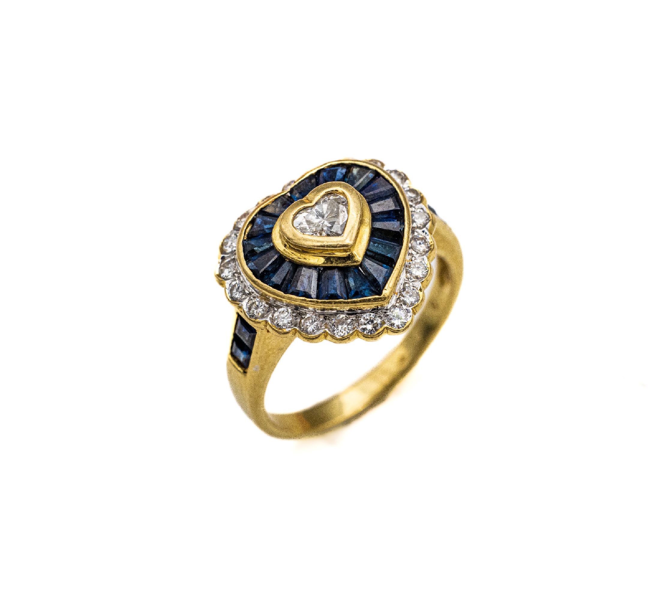 18 kt Gold Saphir-Diamant-Herzring, GG/WG 750/000, 4 Saphir-Carrees und 16 Saphirezus. ca. 1.0 ct, 21 Brillanten und 1 Diamant- Herz zus. ca. 0.42 ...