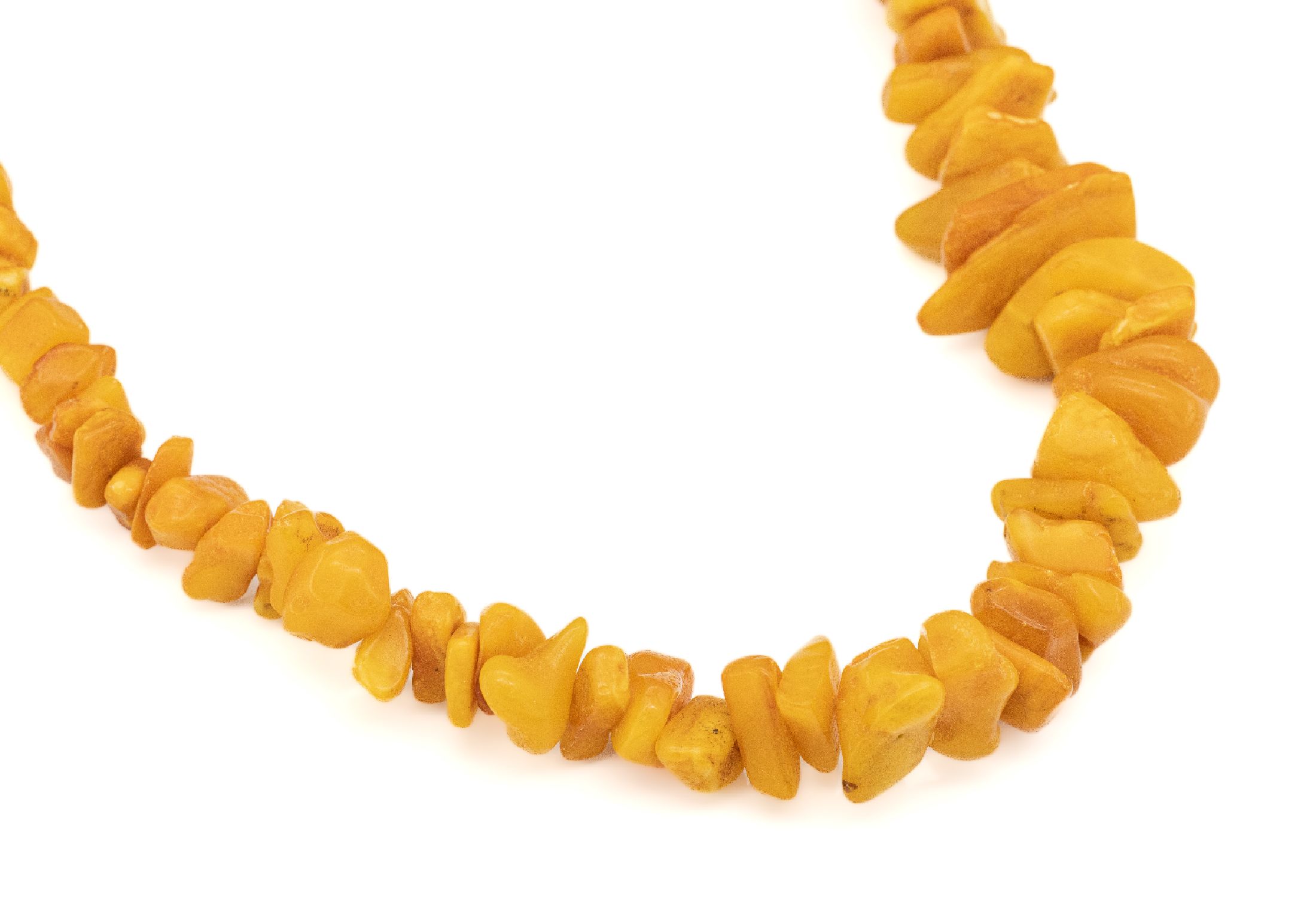Bernstein-Collier, im Verlauf gearbeitete Butterscotch-Bernsteine in versch. Formen, endlos, L. ca. 60 cm