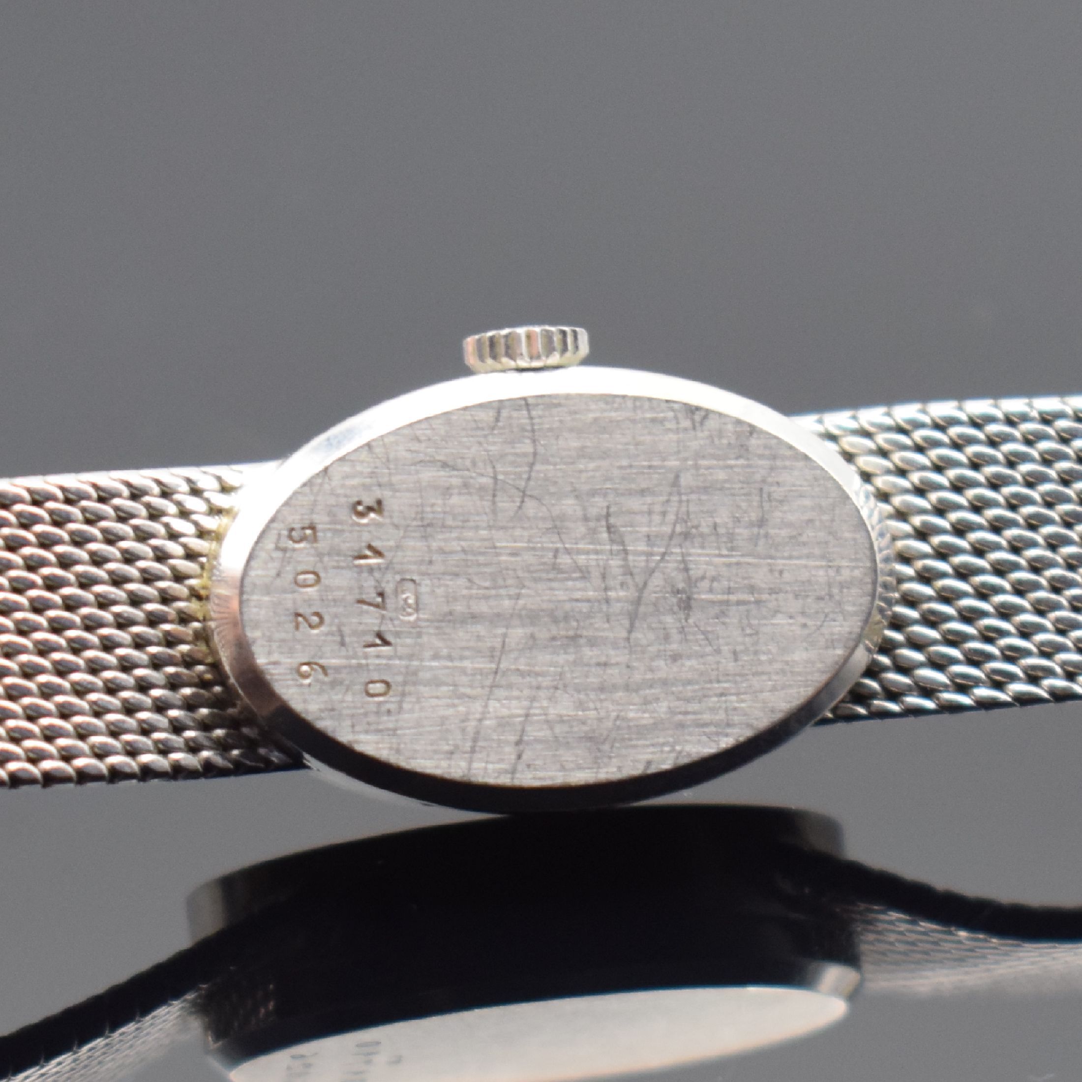 Detail d: L. U. CHOPARD Damenarmbanduhr in WG 750/000 Referenz 5026, Schweiz um 1980, Handaufzug, 2-teil. Gehäuse, Boden aufgedr., Milanaiseband, silb. ...
