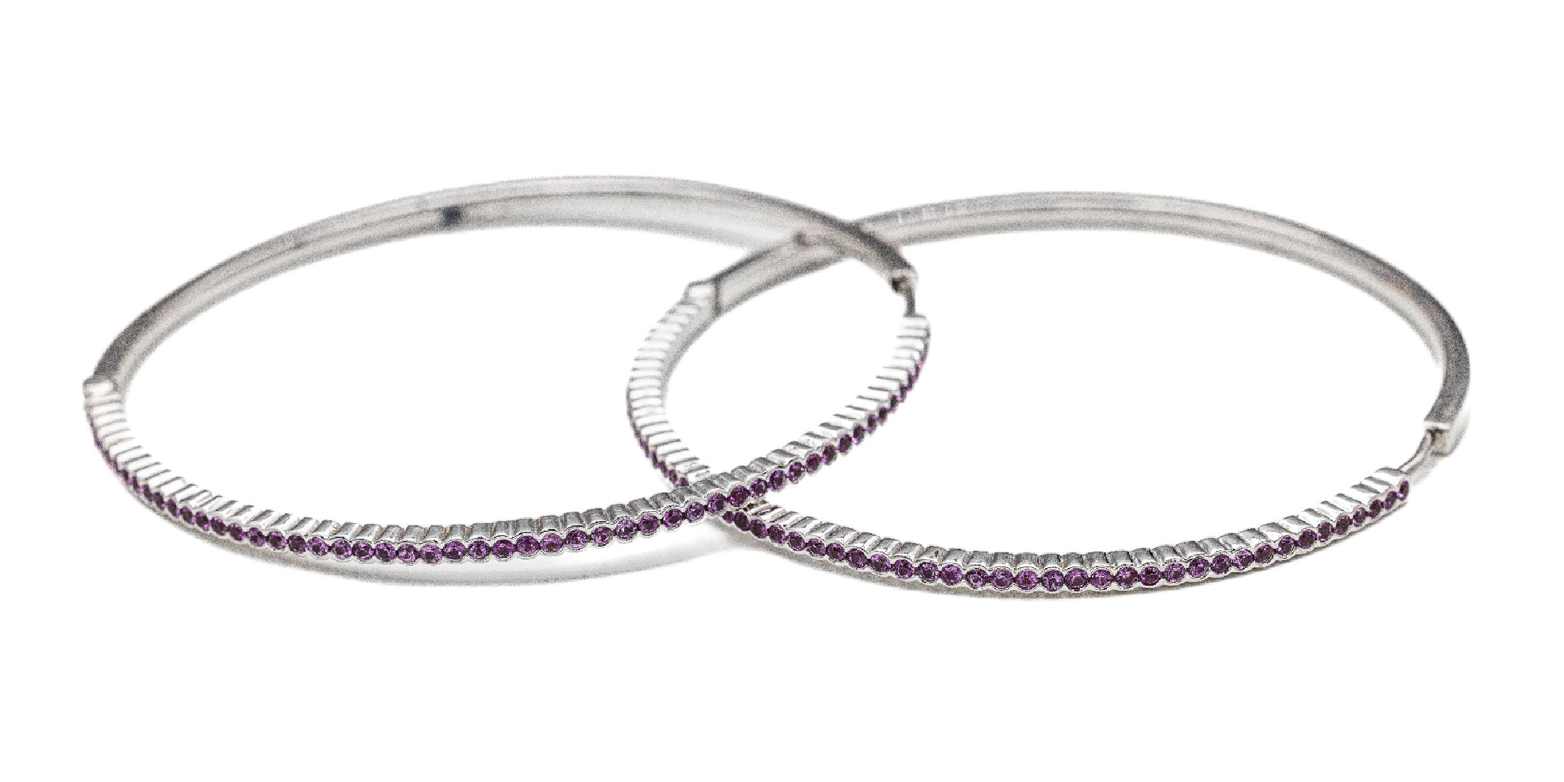 Paar 18 kt Gold Saphir-Ohrcreolen, WG 750/000, Vorderseite mit pinkfarb. facett. Saphiren zus. ca. 3.00 ct, D. ca. 5.5 cm, total ca. 23.8 g