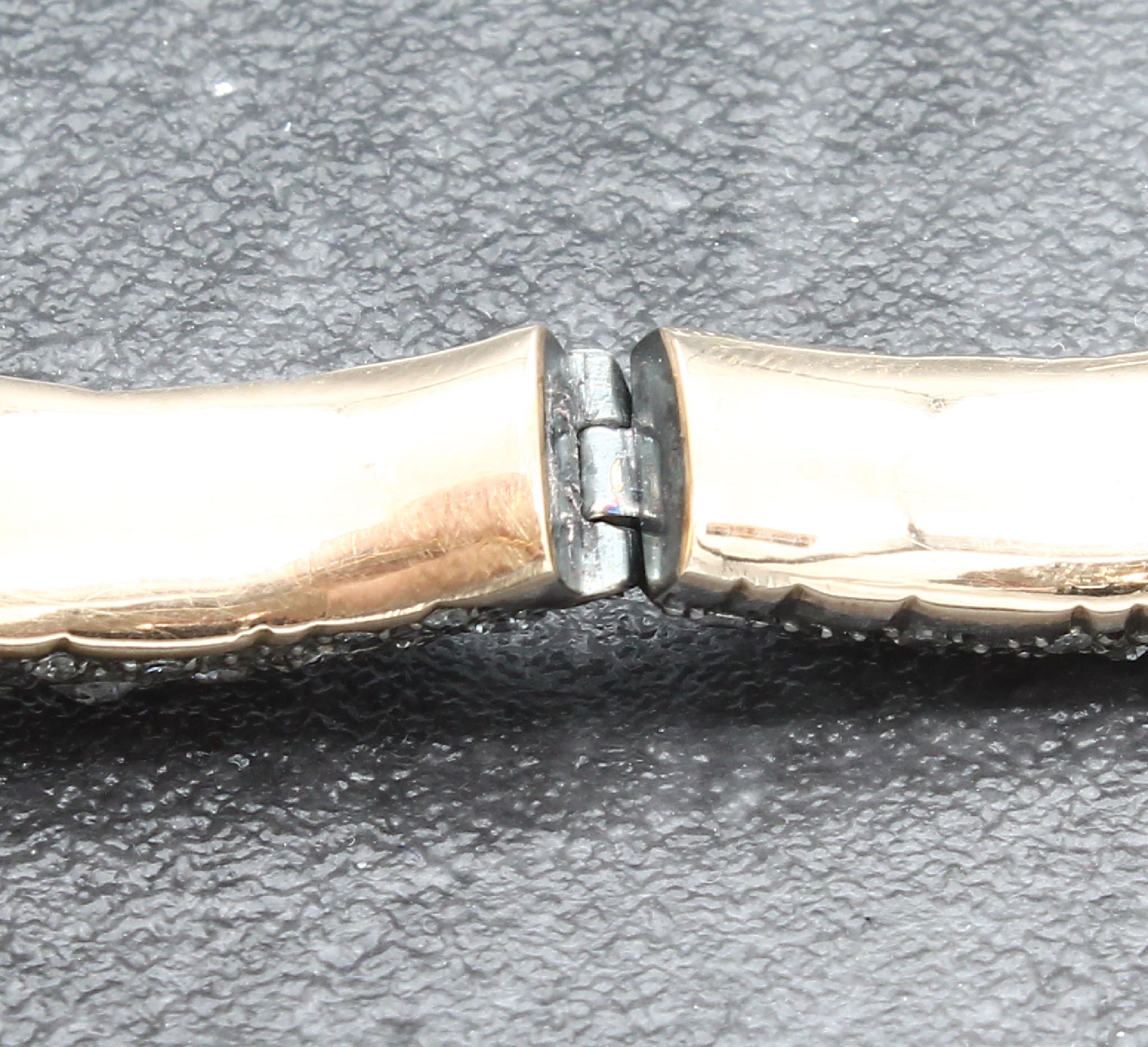 Detail f: 18 kt Gold und Silber Diamant- Schlangenarmreif, wohl deutsch um 1860/70, GG 750/000 und Silber, reicher Diamantbesatz zus. ca. 40.97 ct ...