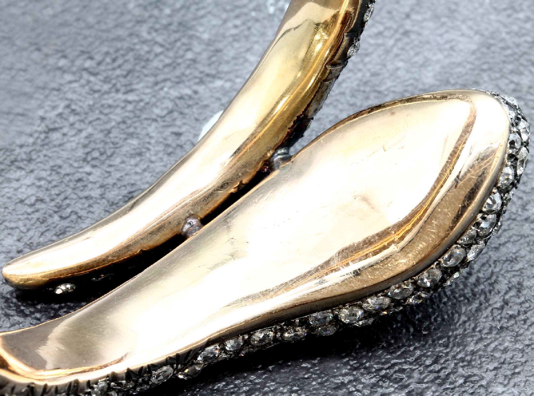 Detail k: 18 kt Gold und Silber Diamant- Schlangenarmreif, wohl deutsch um 1860/70, GG 750/000 und Silber, reicher Diamantbesatz zus. ca. 40.97 ct ...