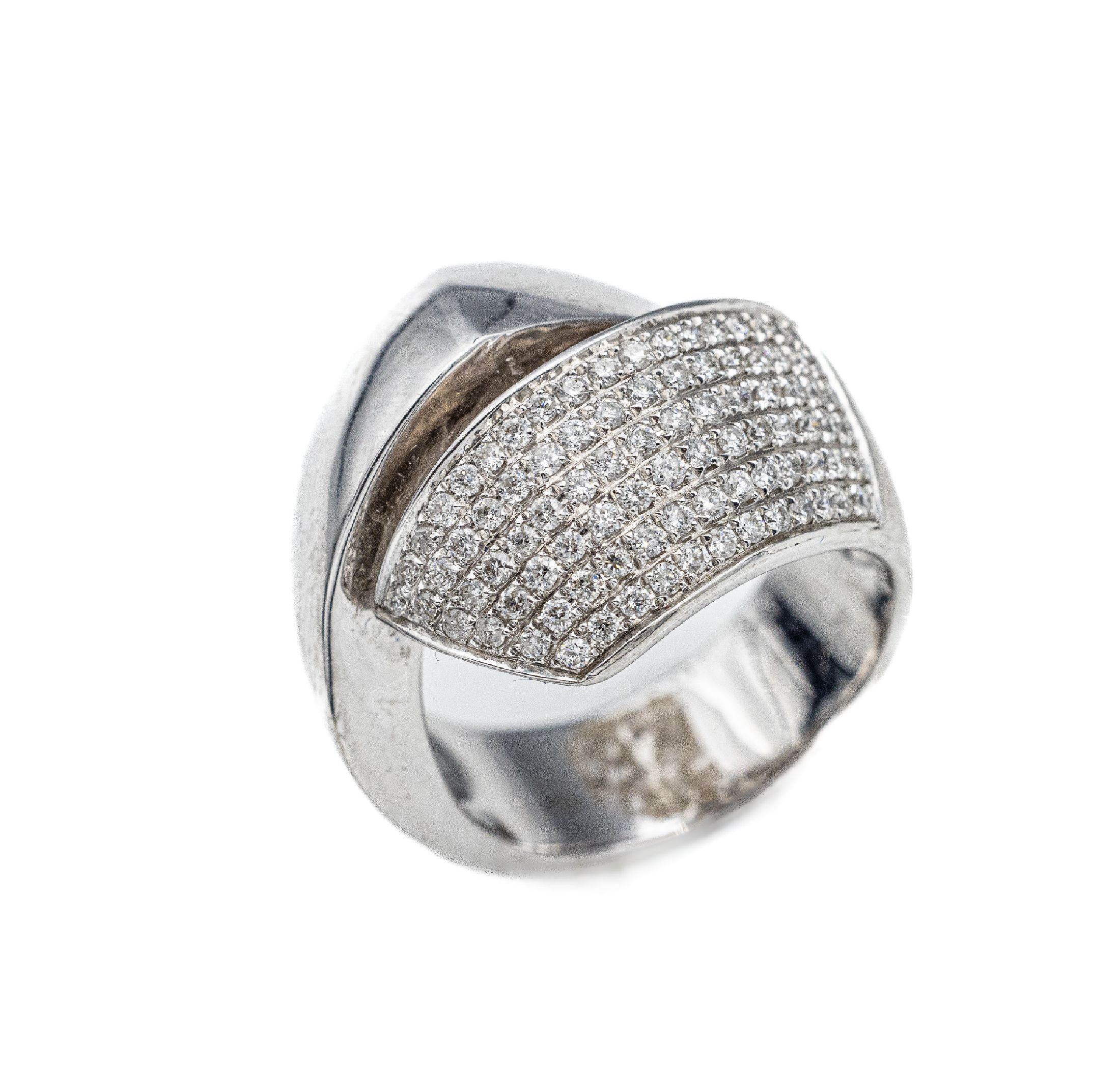 18 kt Gold Brillant-Ring, WG 750/000, 88 Brillanten zus. ca. 0.90 ct Weiß/si-p, RW 56, ca. 13.1 g