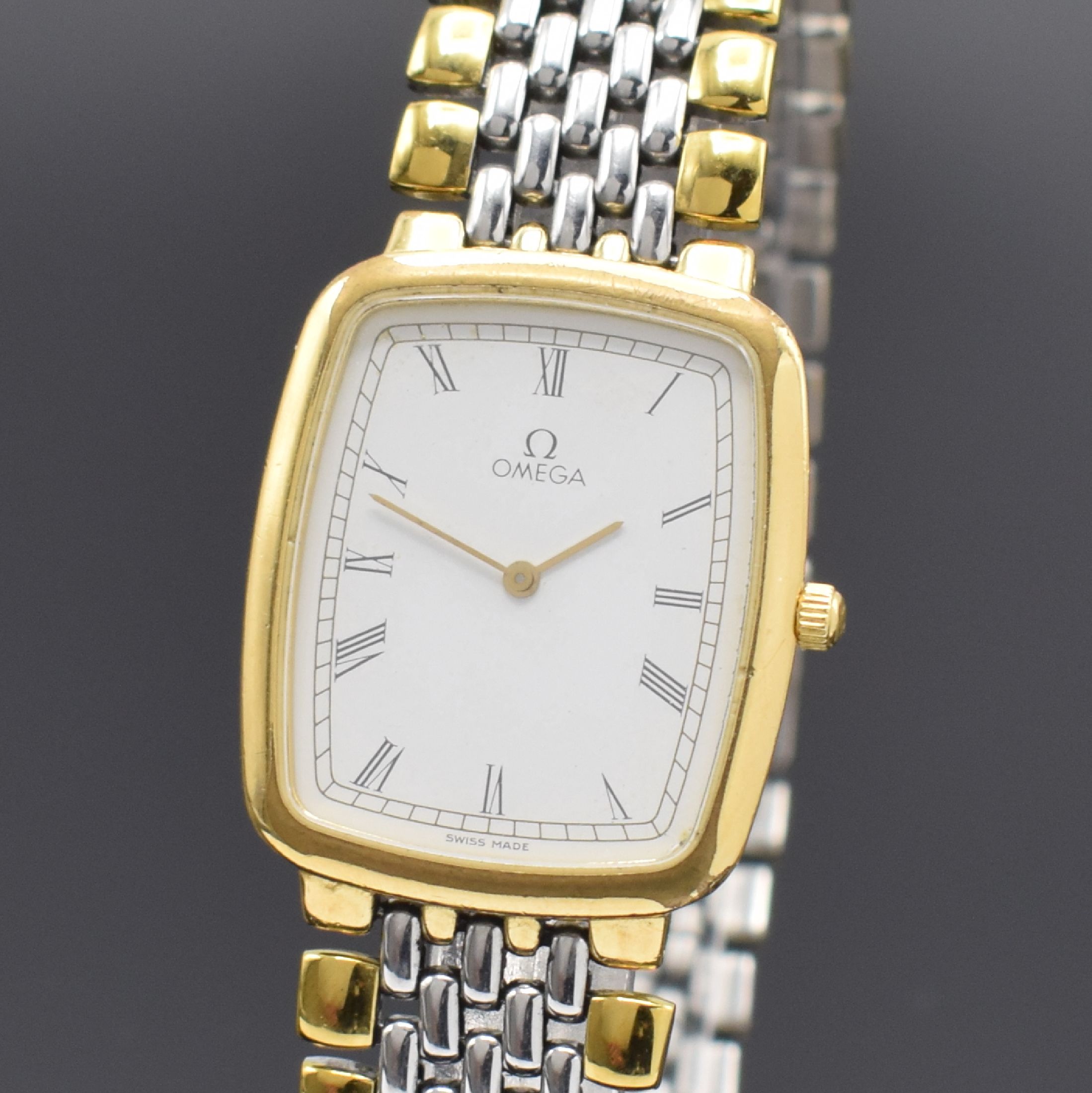 Detail a: OMEGA Armbanduhr Referenz 395 0876, Schweiz um 1990, quarz, Edelstahlgeh. teils verg., Boden gedr., Gliederband m. Faltschl., weißes Zifferbl. m. ...