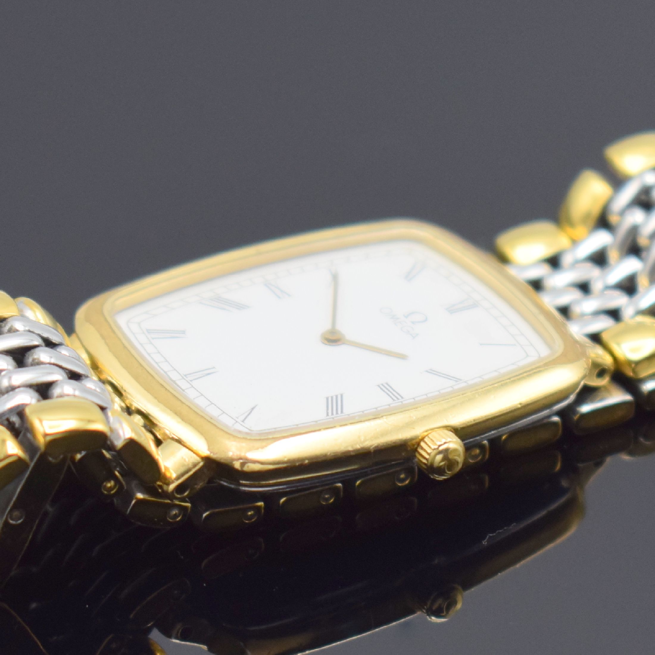 Detail c: OMEGA Armbanduhr Referenz 395 0876, Schweiz um 1990, quarz, Edelstahlgeh. teils verg., Boden gedr., Gliederband m. Faltschl., weißes Zifferbl. m. ...