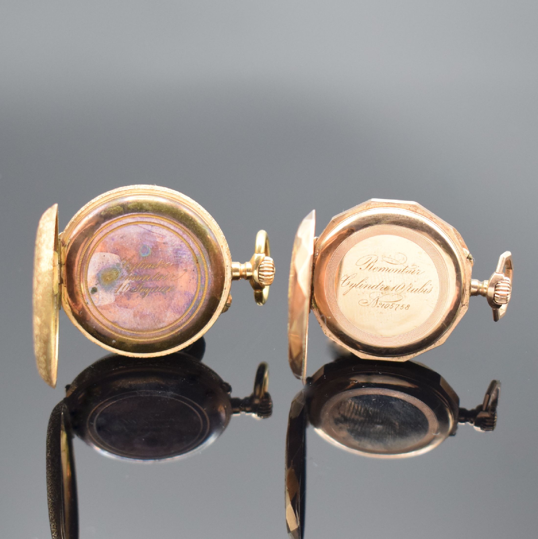 Detail c: 2 Damentaschenuhren in RG 585/000, Schweiz um 1880/1900, offene Geh., 1 x vollgrav., polychrom emailliert, Metallcuvette, Emailzifferbl. m. röm. ...