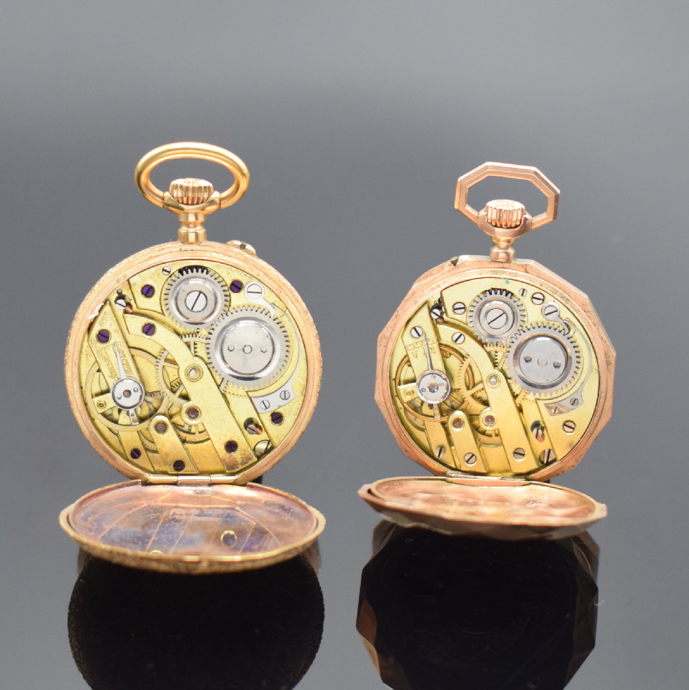 Detail e: 2 Damentaschenuhren in RG 585/000, Schweiz um 1880/1900, offene Geh., 1 x vollgrav., polychrom emailliert, Metallcuvette, Emailzifferbl. m. röm. ...