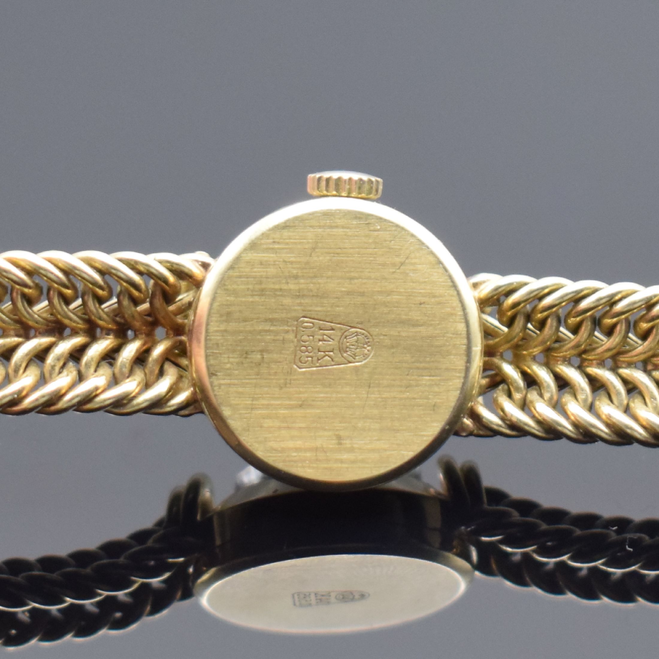 Detail c: ARCTOS Damenarmbanduhr in GG 585/000, Schweiz um 1970, quarz, Boden aufgedr., silb. strukt. Zifferbl. m. gold. Std.-Ind. und Zeigern, D. ca. 17 mm, ...