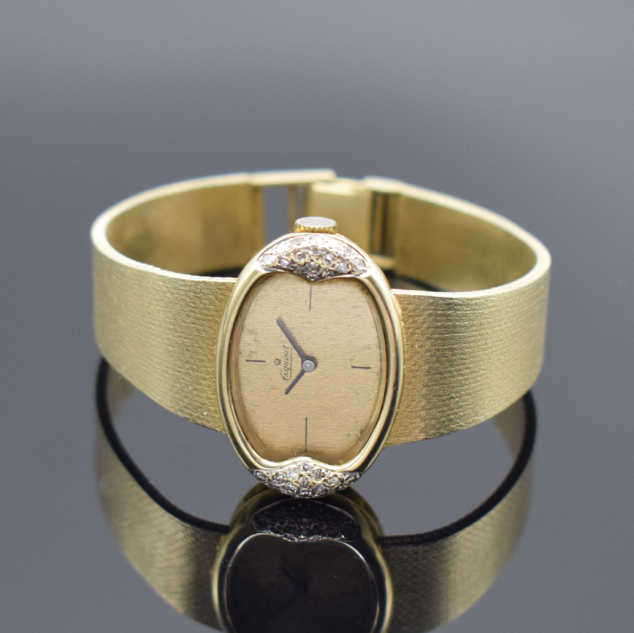 EXQUISIT Damenarmbanduhr in GG 585/000, Schweiz um 1970, quarz, m. Diamanten bes., Boden aufgedr., gold. Zifferbl. m. schwarzen Zeigern, M. ca. 30 x ...