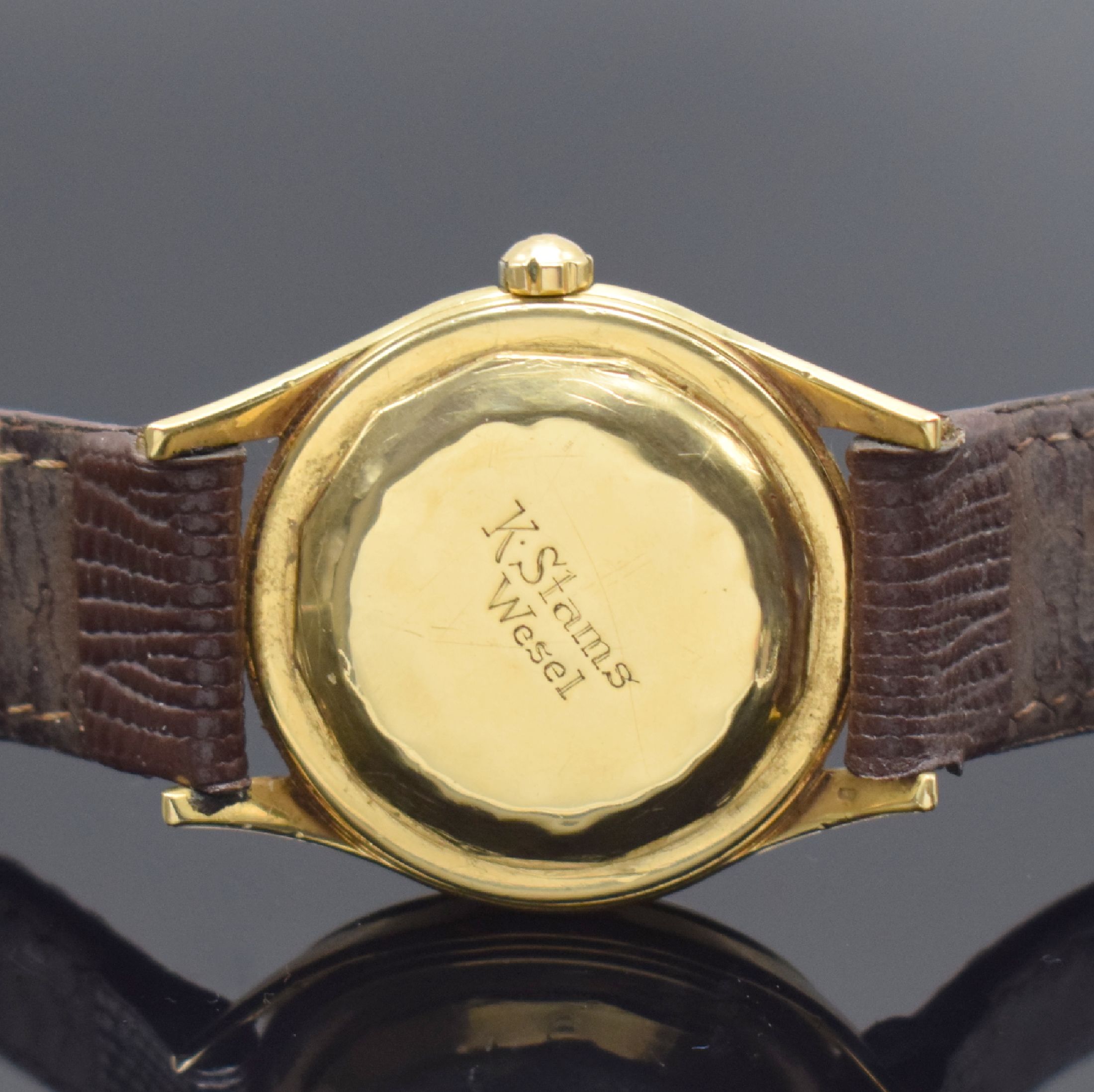 Detail c: GIRARD PERREGAUX Gyromatic Herrenarmbanduhr in GG 750/000, Schweiz 1950er Jahre, Automatik, Boden m. Widmung verschr., silb. Zifferbl. altersbed. ...