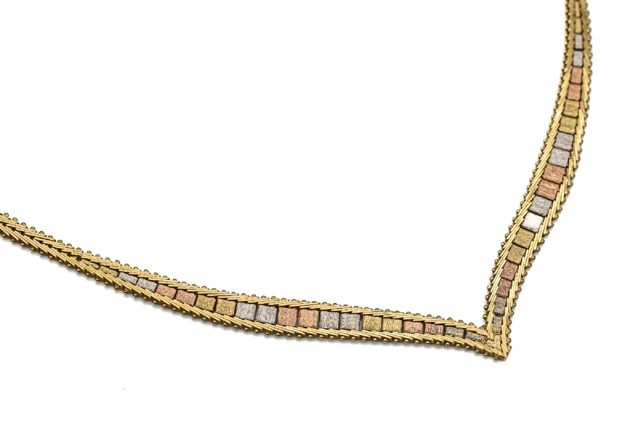 8 kt Gold Collier, GG/WG/RG 333/000, Mittelteil mit tricoloren Plättchen, L. ca. 43cm, total ca. 15.1 g