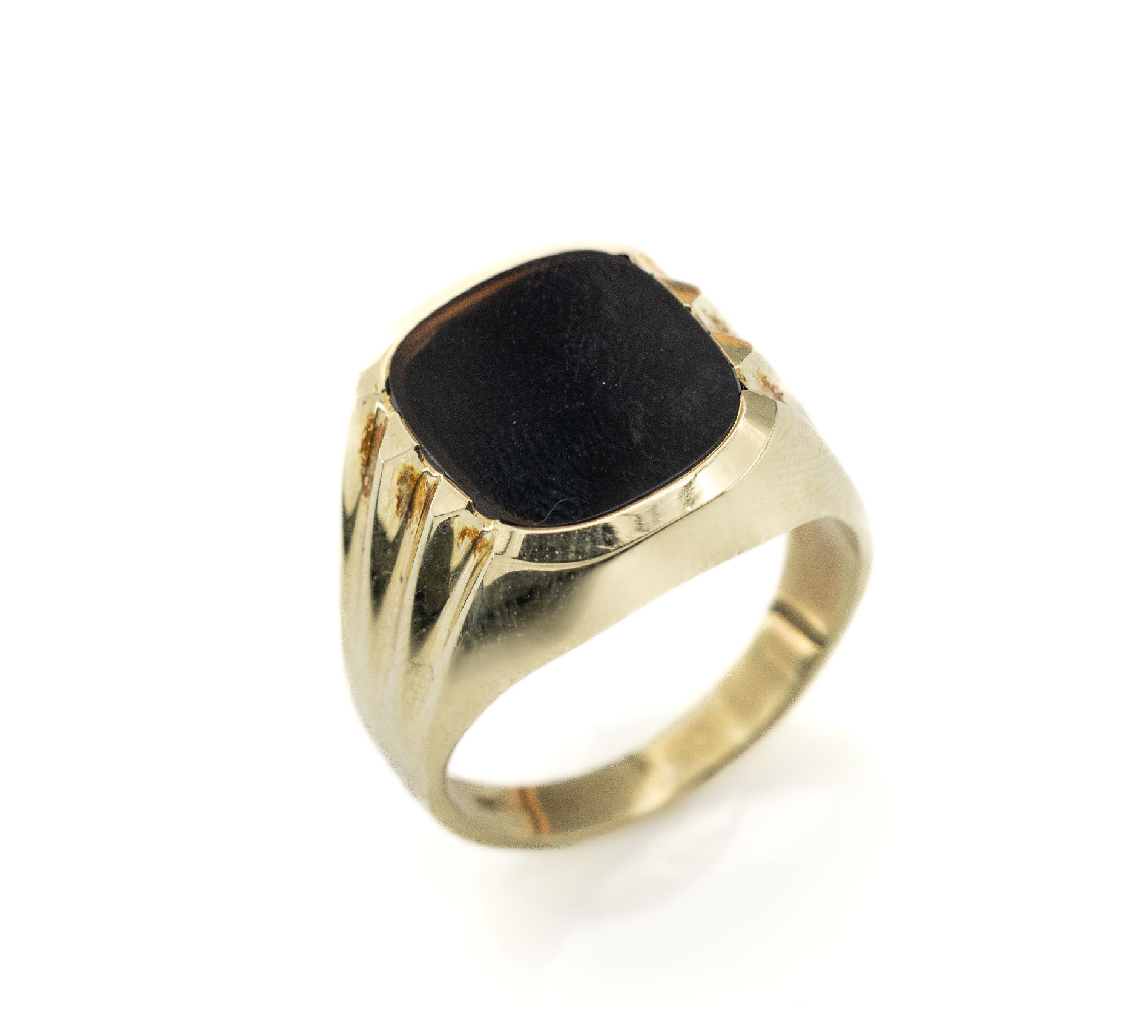 14 kt Gold Onyx Herrenring, GG 585/000, Onyxplatte frei, Ringschultern gerillt, RW 66,ca. 11.3 g
