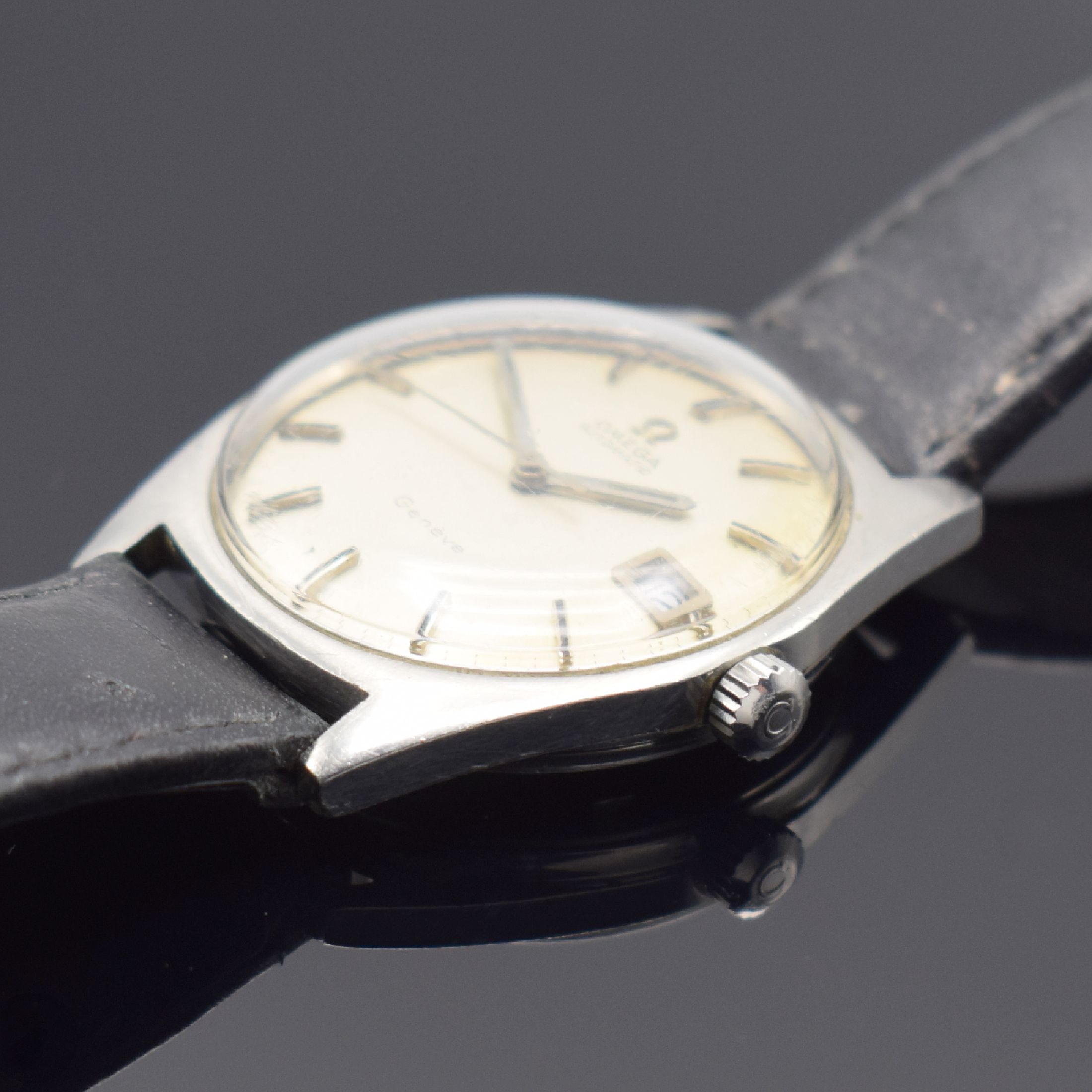 Detail b: OMEGA Geneve Herrenarmbanduhr in Stahl Referenz 166.041, Schweiz um 1969, Automatik, verschr. Geh., orig. Glas und Krone, silb. Zifferbl. pat., silb. ...