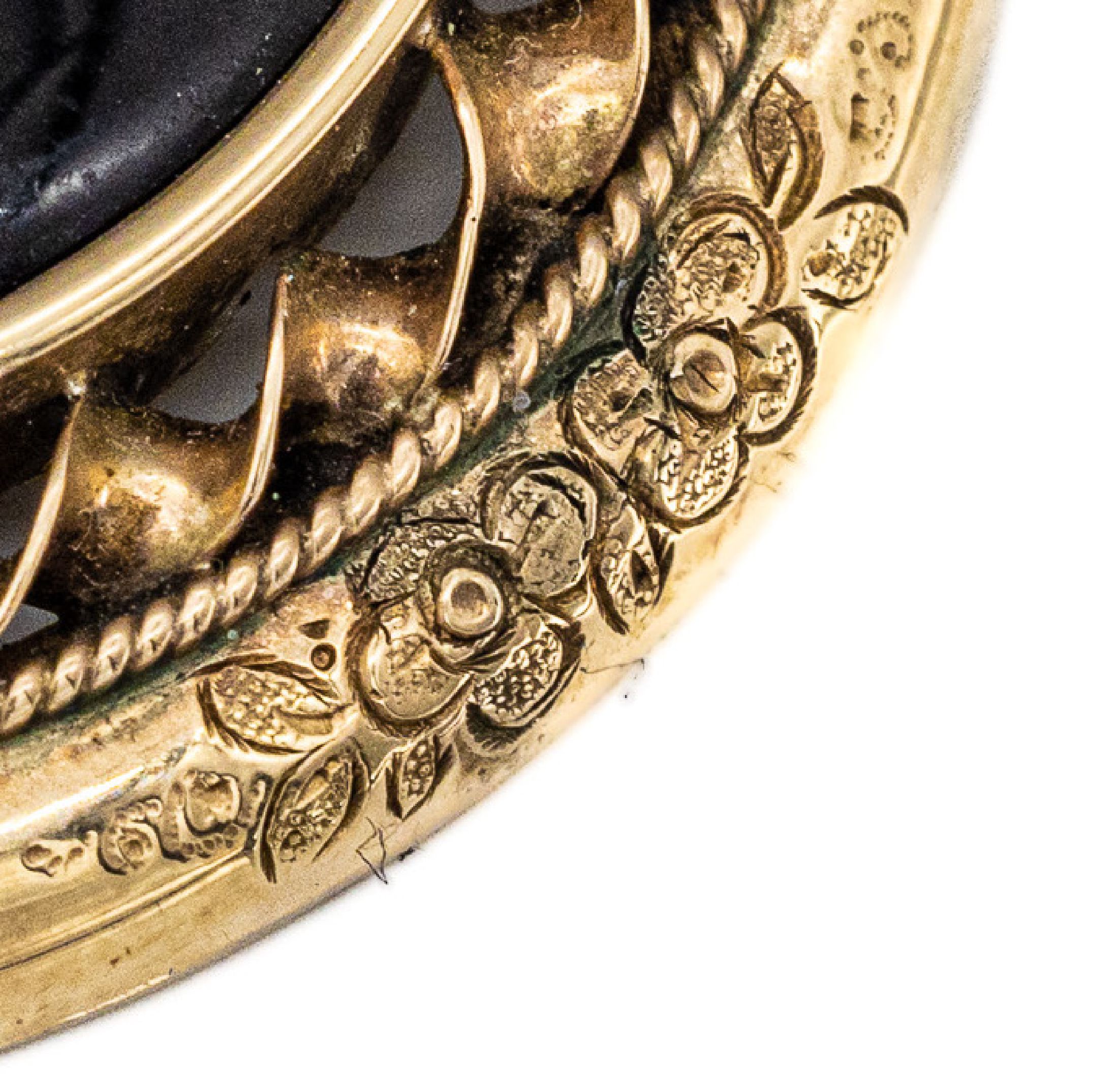 Detail a: 8 kt Gold Onyx-Diamant-Anhänger, deutsch um 1880/90, ovale Onyxplatte mit aufgelegter Rosette mit Diamantrosenbesatz, Fassung GG 333/000, Kordel- ...