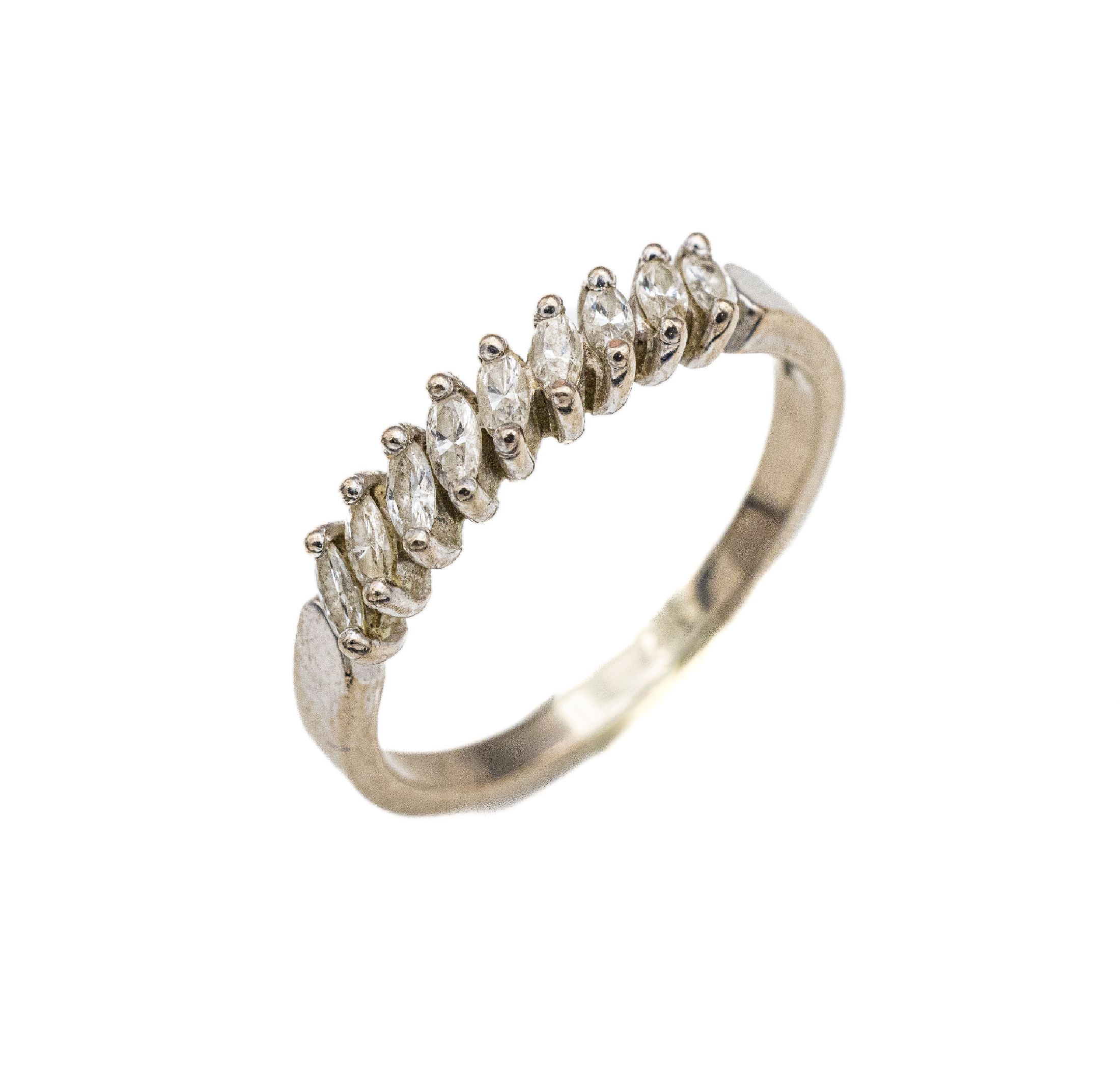 18 kt Gold Diamant-Ring, WG 750/000, 9 Diamantnavettes zus. ca. 0.55 ct Weiß/si-p, RW 59, sollte gereinigt werden, ca. 4.1 g