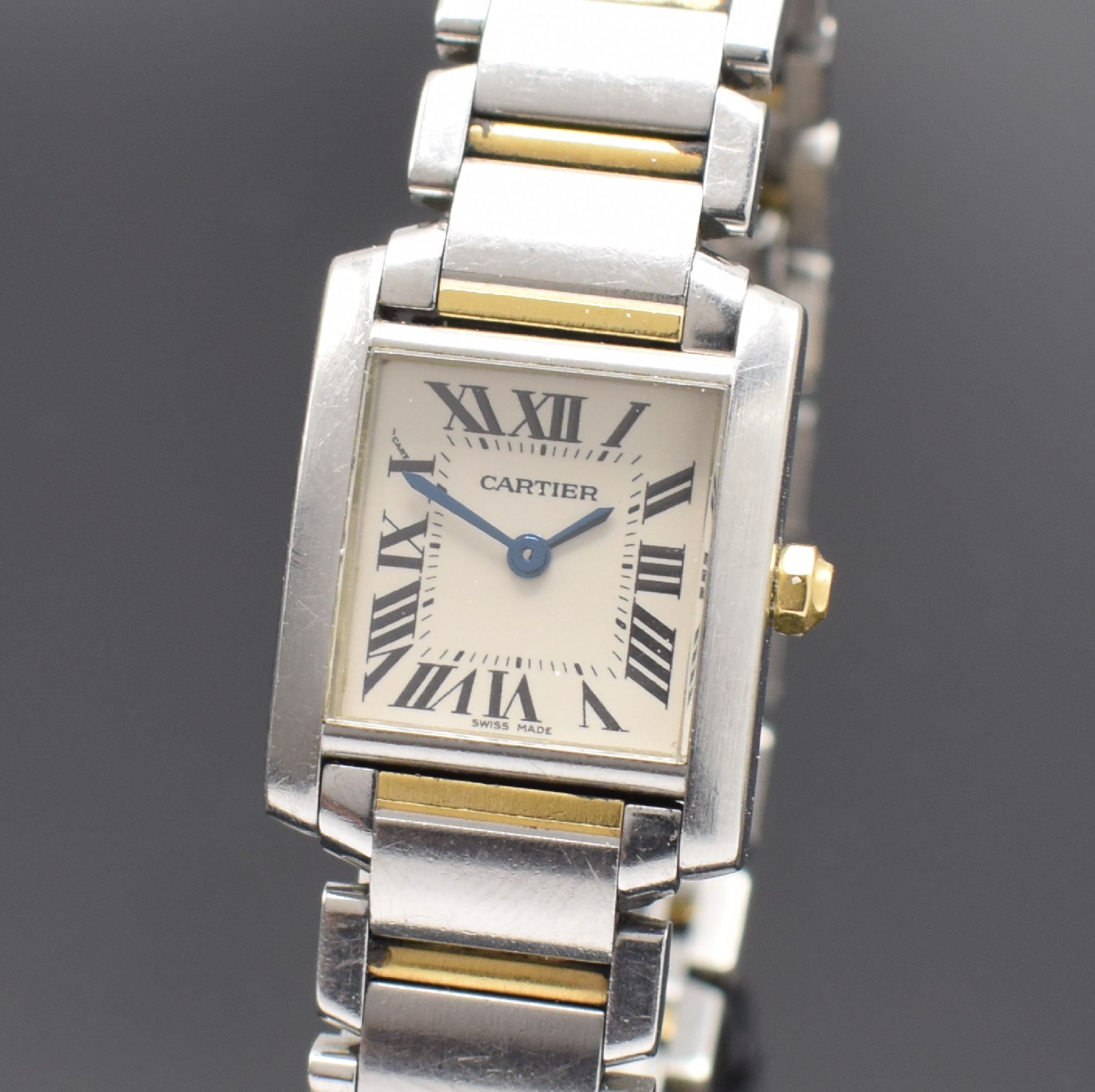 Detail a: CARTIER Tank Francaise Damenarmbanduhr Referenz 2384, Schweiz um 2005, quarz, Edelstahl/Gold kombiniert inkl. Gliederband m. dopp. Faltschl., Boden ...