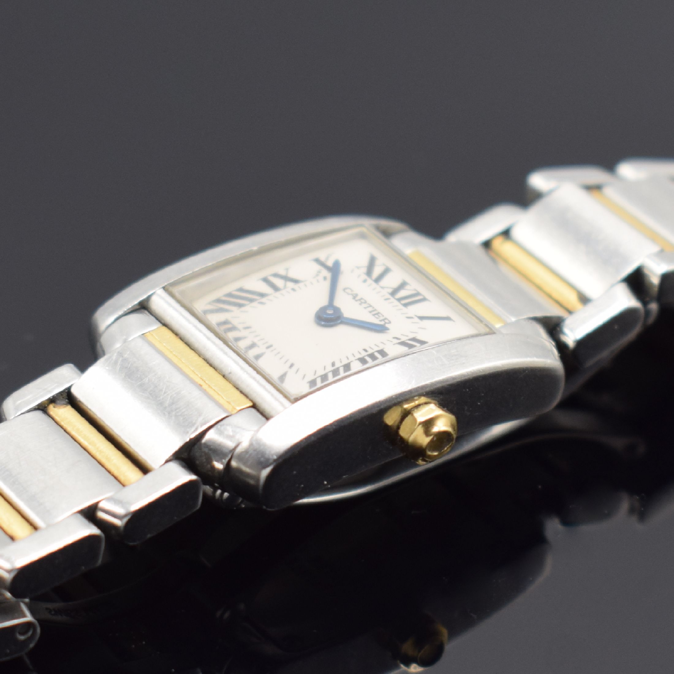 Detail d: CARTIER Tank Francaise Damenarmbanduhr Referenz 2384, Schweiz um 2005, quarz, Edelstahl/Gold kombiniert inkl. Gliederband m. dopp. Faltschl., Boden ...