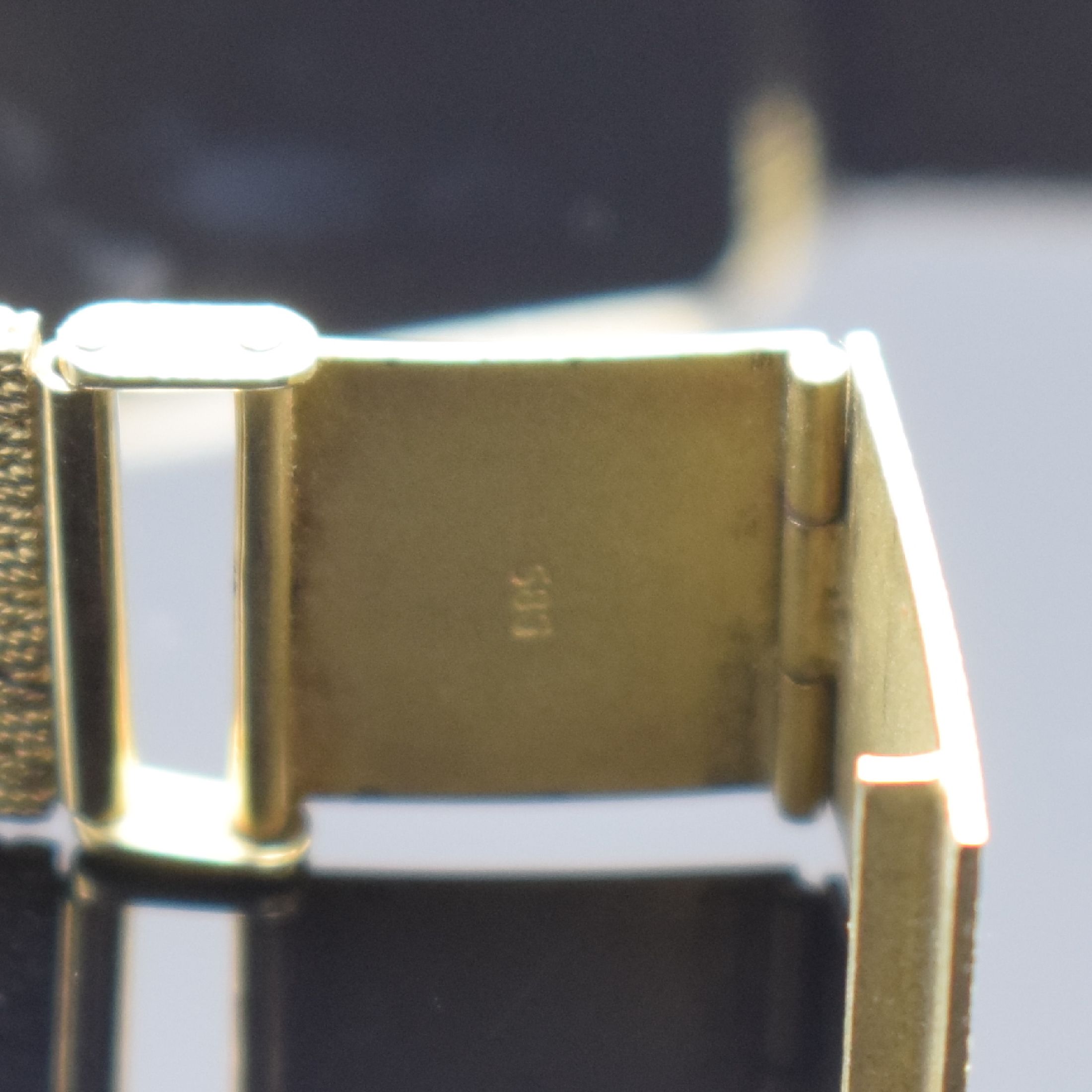 Detail b: GENEVE Armbanduhr in GG 585/000, Schweiz um 1980, quarz, 2-teil. Gehäuse, Boden aufgedr., Milanaiseband, gold. Zifferbl. m. aufges. Std.-Ind., gold. ...
