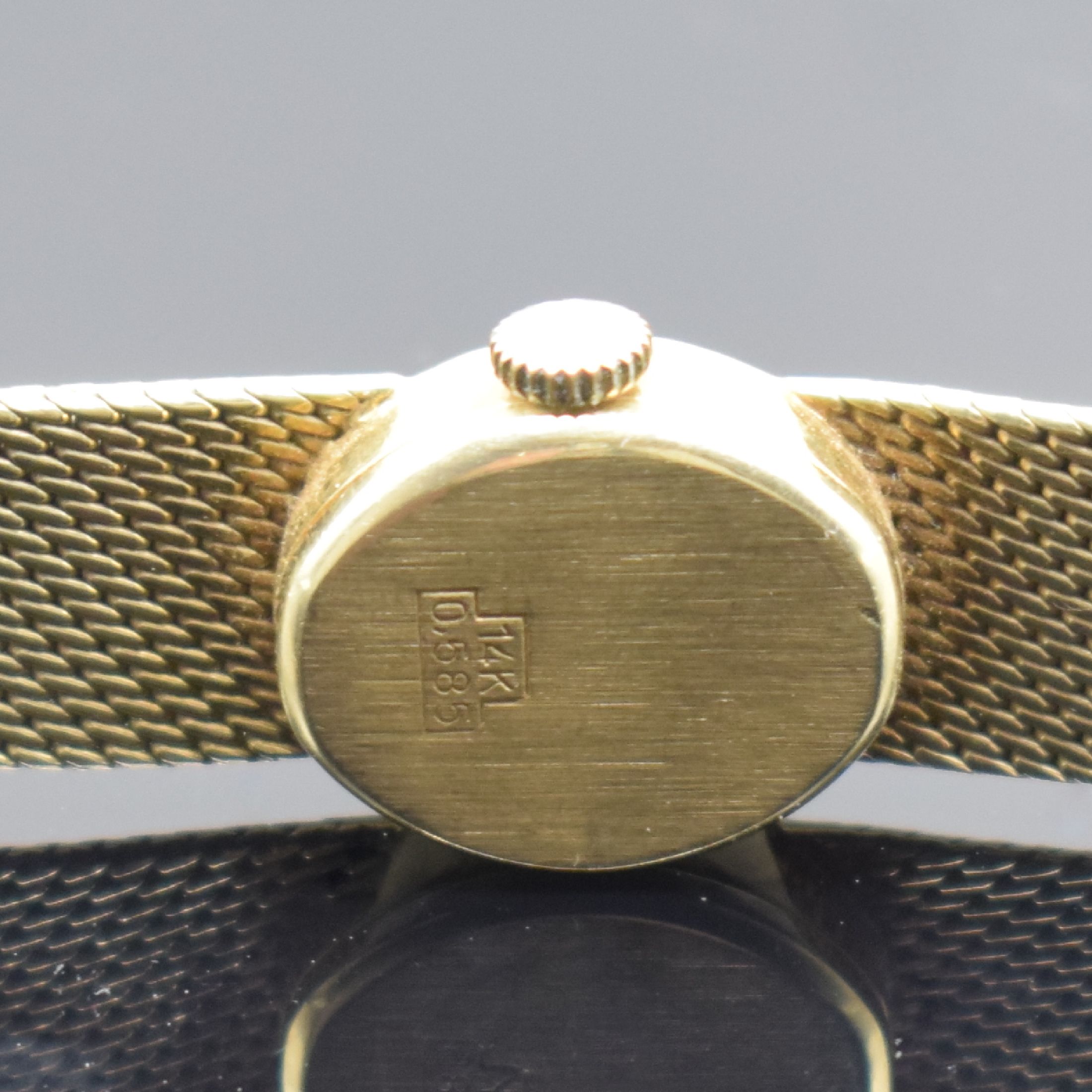 Detail c: UHTRA Damenarmbanduhr in GG 585/000, Deutschland um 1965, Handaufzug, 2-teil. Geh., Boden aufgedr., Milanaise-Band in GG 585/000, silb. Zifferbl. m. ...