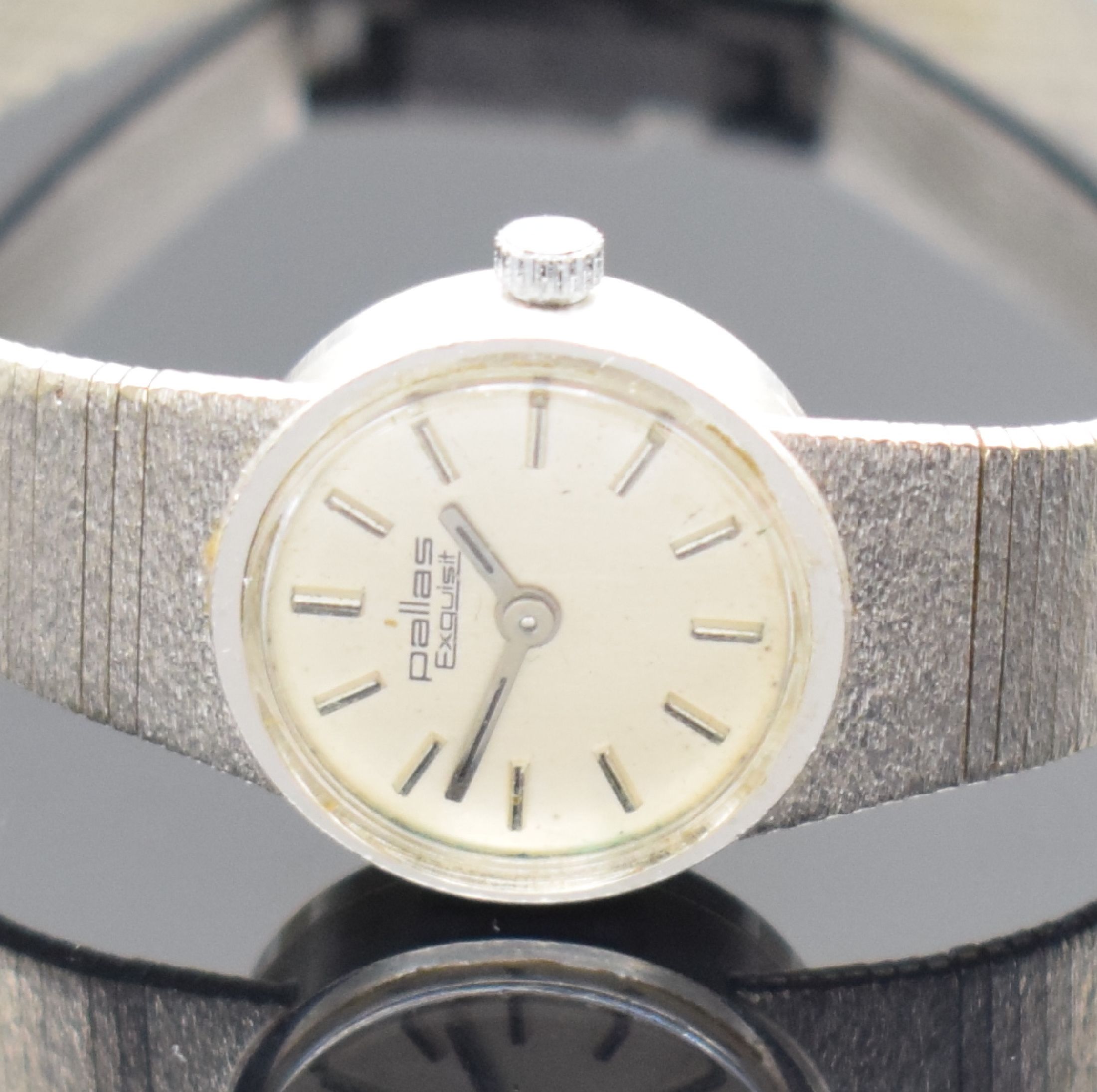 Detail a: PALLAS Exquisit Damenarmbanduhr in WG 585/000, Deutschland um 1965, Handaufzug, 2-teil. Gehäuse, Boden aufgedr., Milanaiseband, silb. Zifferbl. m. ...
