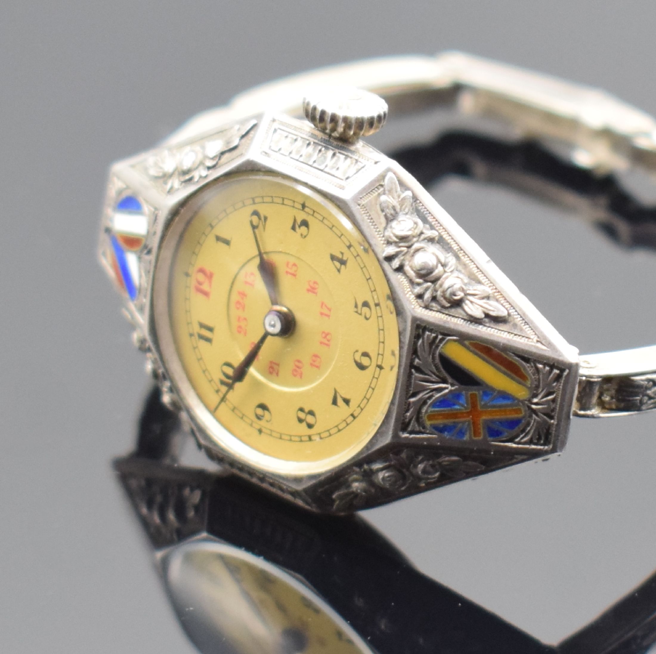 Detail b: VITALIS sehr seltene frühe Armbanduhr zum Kriegsende 1918 in Silber, Schweiz um 1918, Handaufzug, lang gezogenes 8-eckiges Scharniergeh., an 4 ...